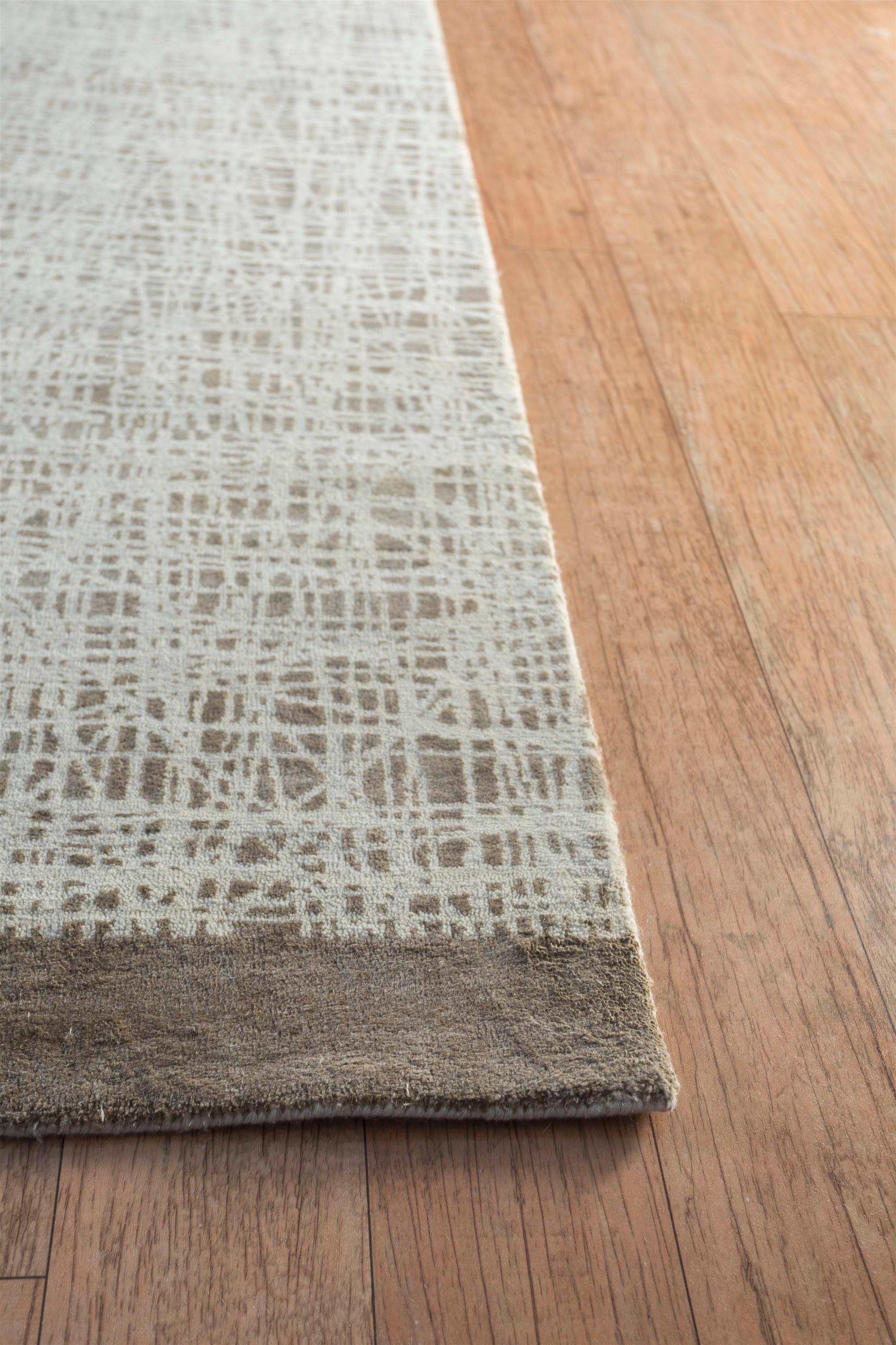 Handwoven with meticulous precision, this rug from our Free Verse By Kavi collection tells a story of tradition and artistry, making it more than just a rug. The Antique White Natural Beige Rug boasts an exquisite pattern that harmoniously blends