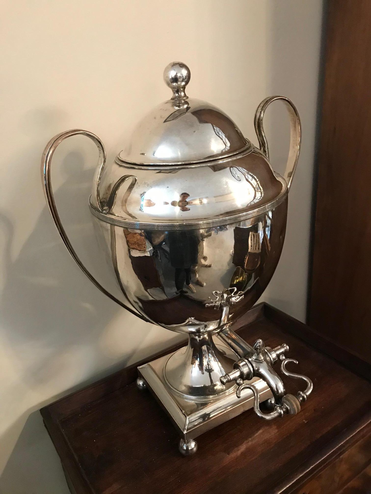 Eartly 20th Century Russian Silver Plated Samovar, 1900s In Fair Condition In LEGNY, FR