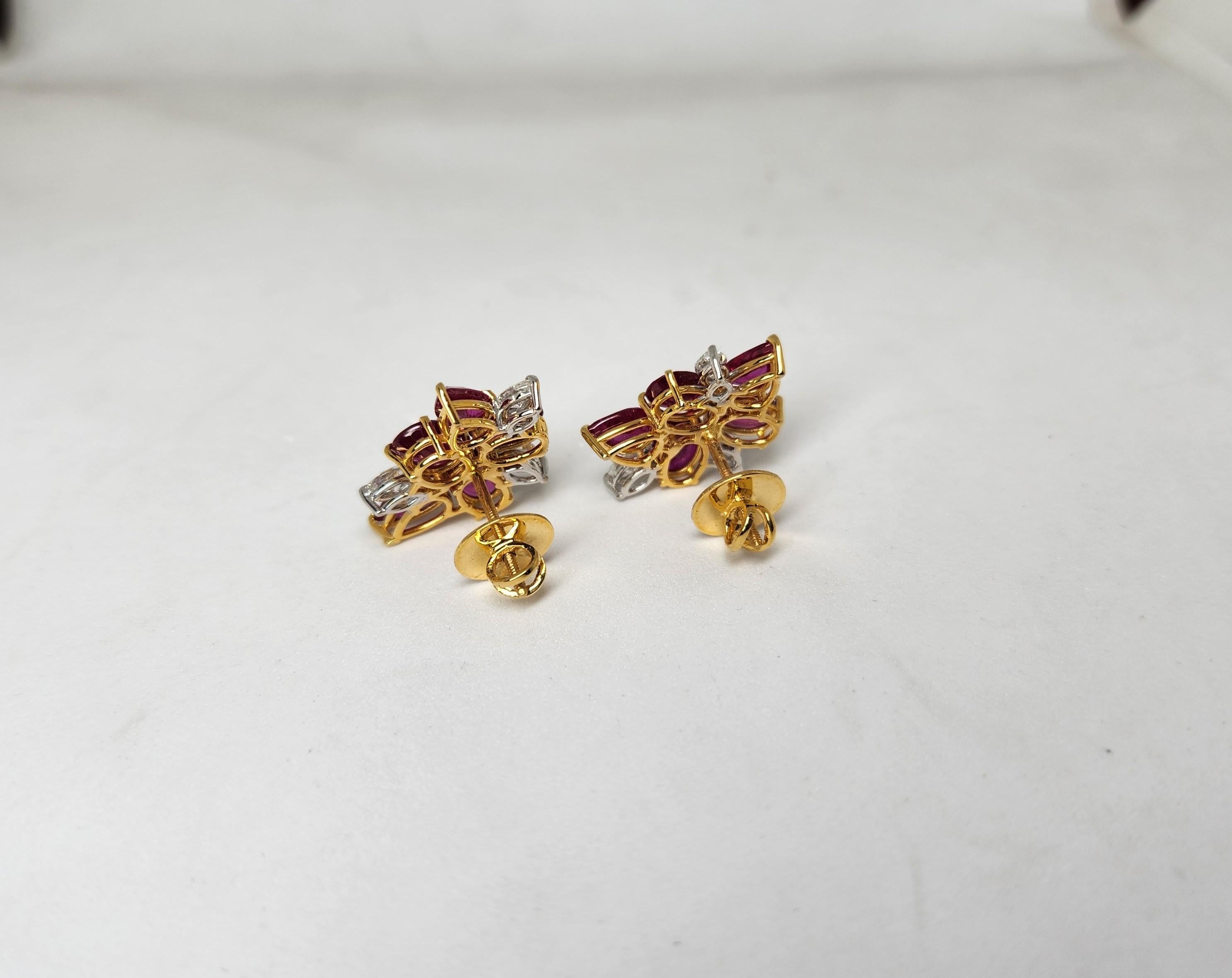 Modern Eartops of Rubies and diamonds in gold For Sale