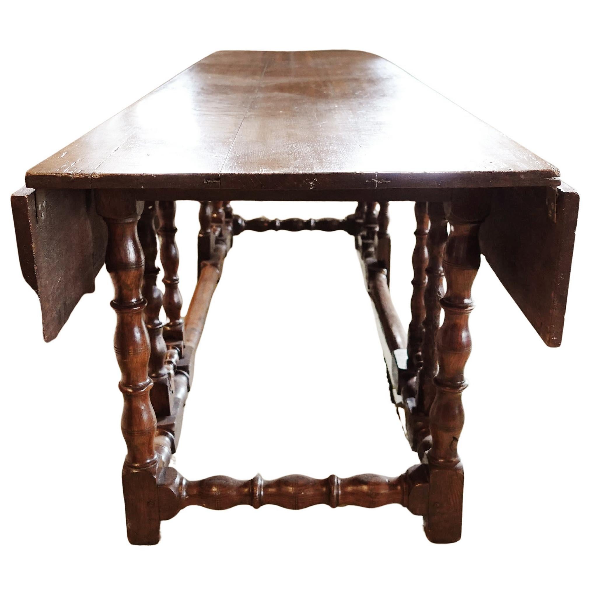 Hand-Carved Eary 1800s English Oak Wood Drop Leaf Table For Sale
