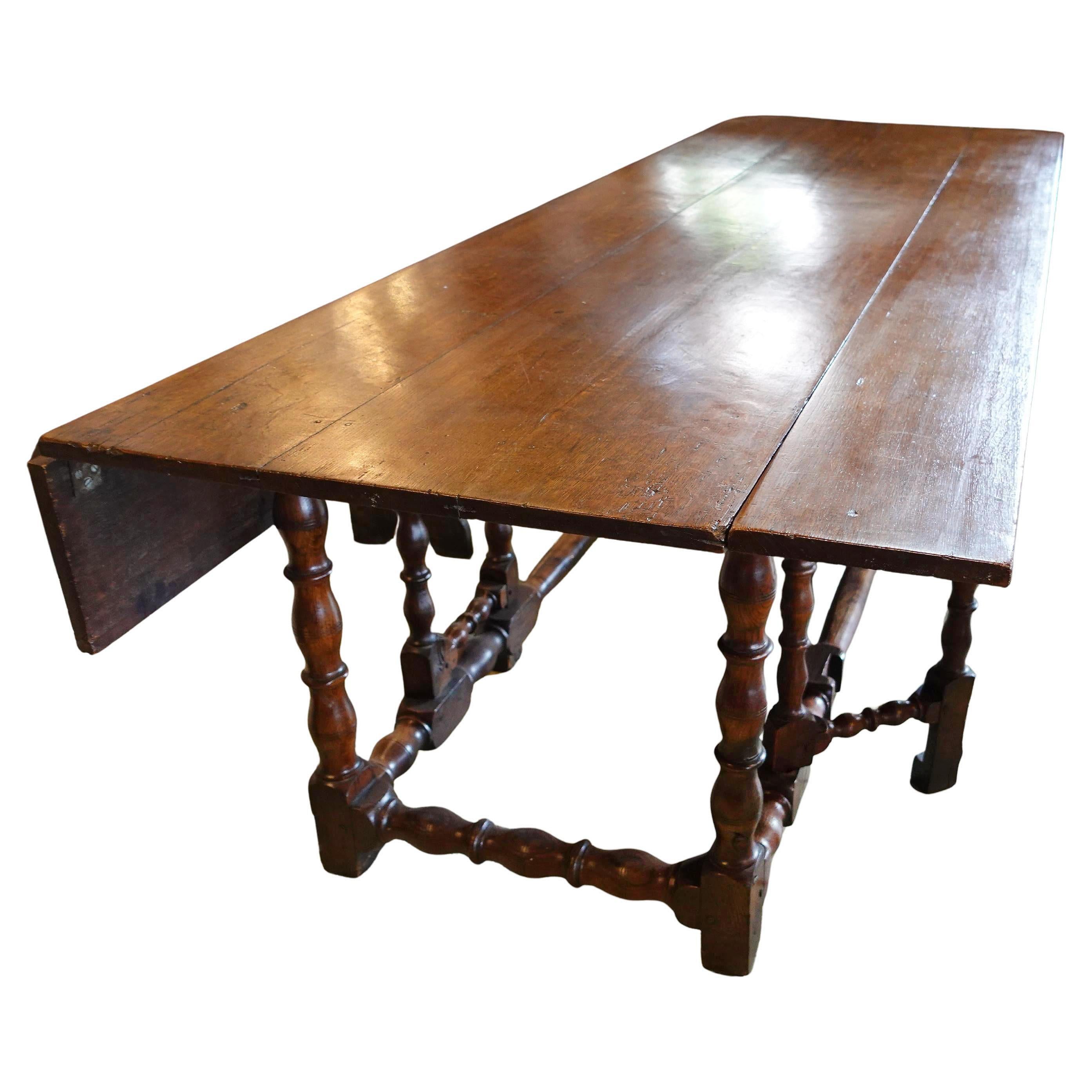 Eary 1800s English Oak Wood Drop Leaf Table In Good Condition For Sale In Leesburg, VA