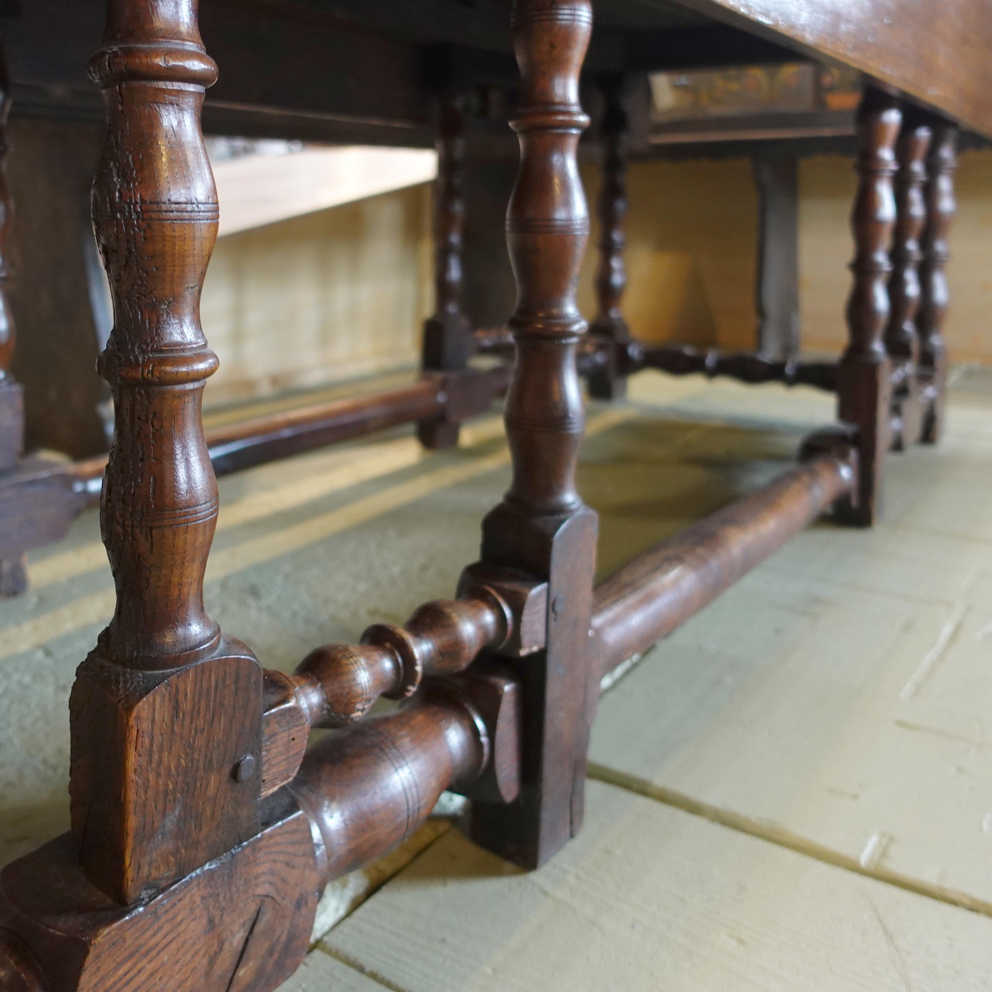 19th Century Eary 1800s English Oak Wood Drop Leaf Table For Sale
