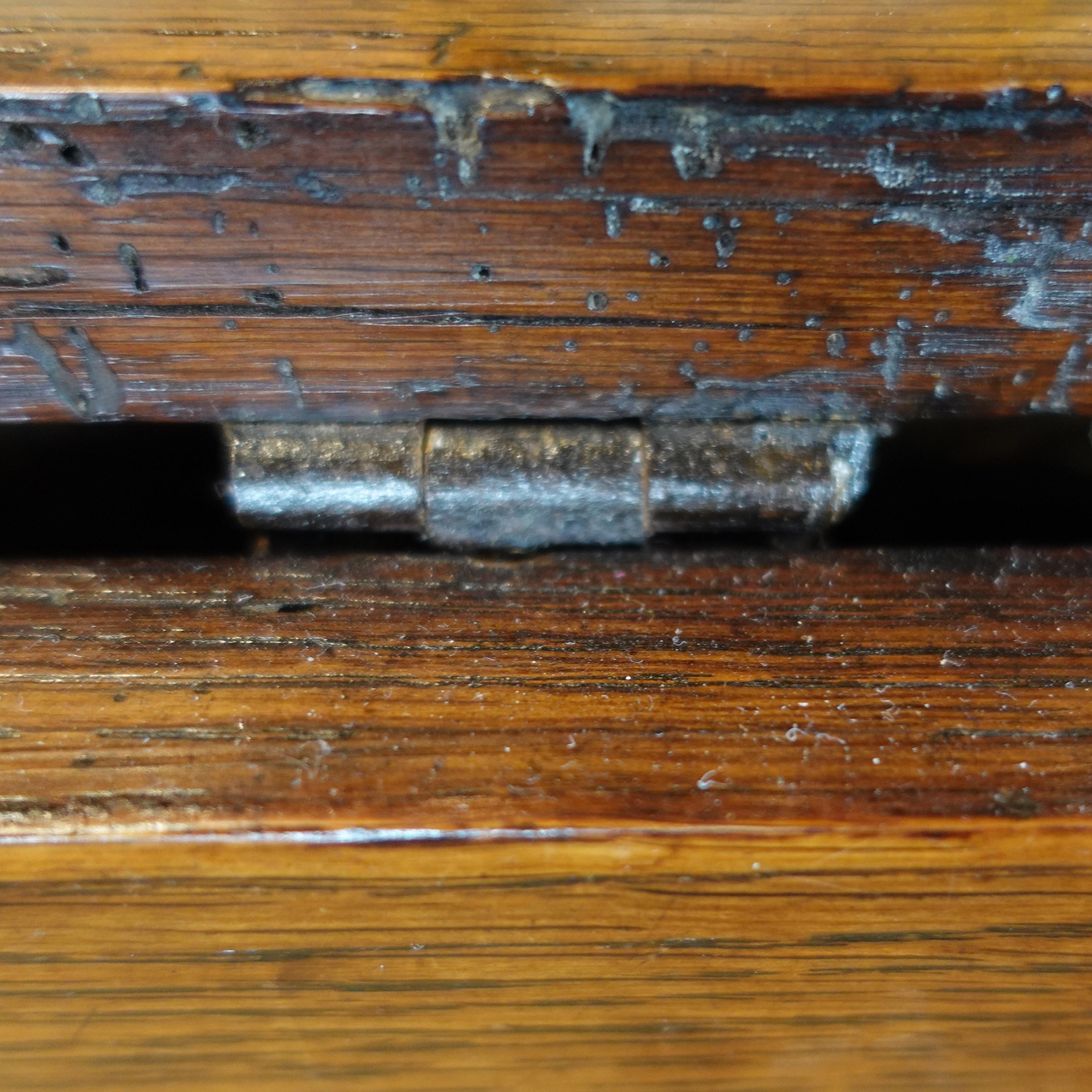 Eary 1800s English Oak Wood Drop Leaf Table For Sale 2