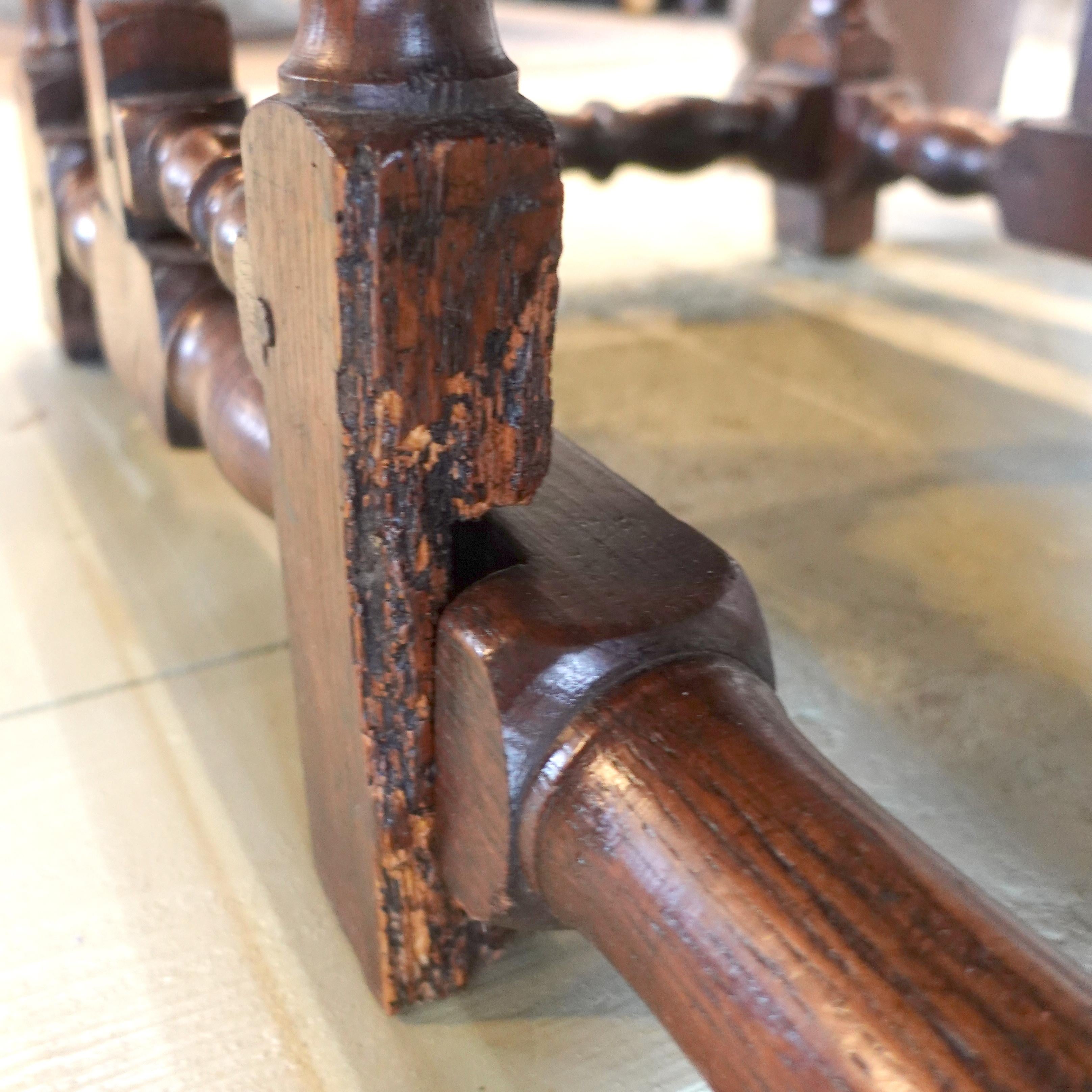 Eary 1800s English Oak Wood Drop Leaf Table For Sale 3