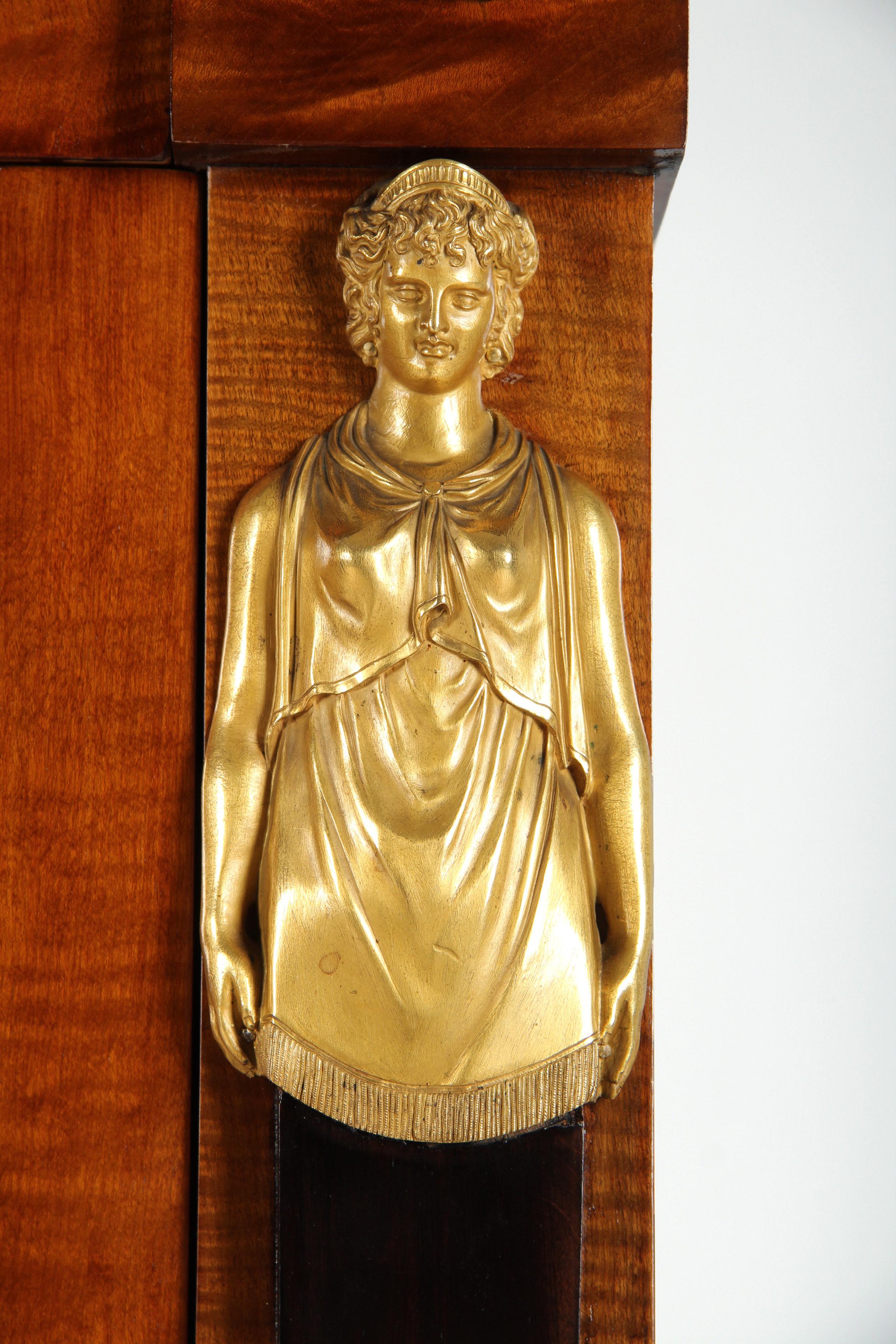 Secreter Imperio Alemán del Siglo XIX con Bustos de Ormolu, Berlín c. 1811 Dorado en venta