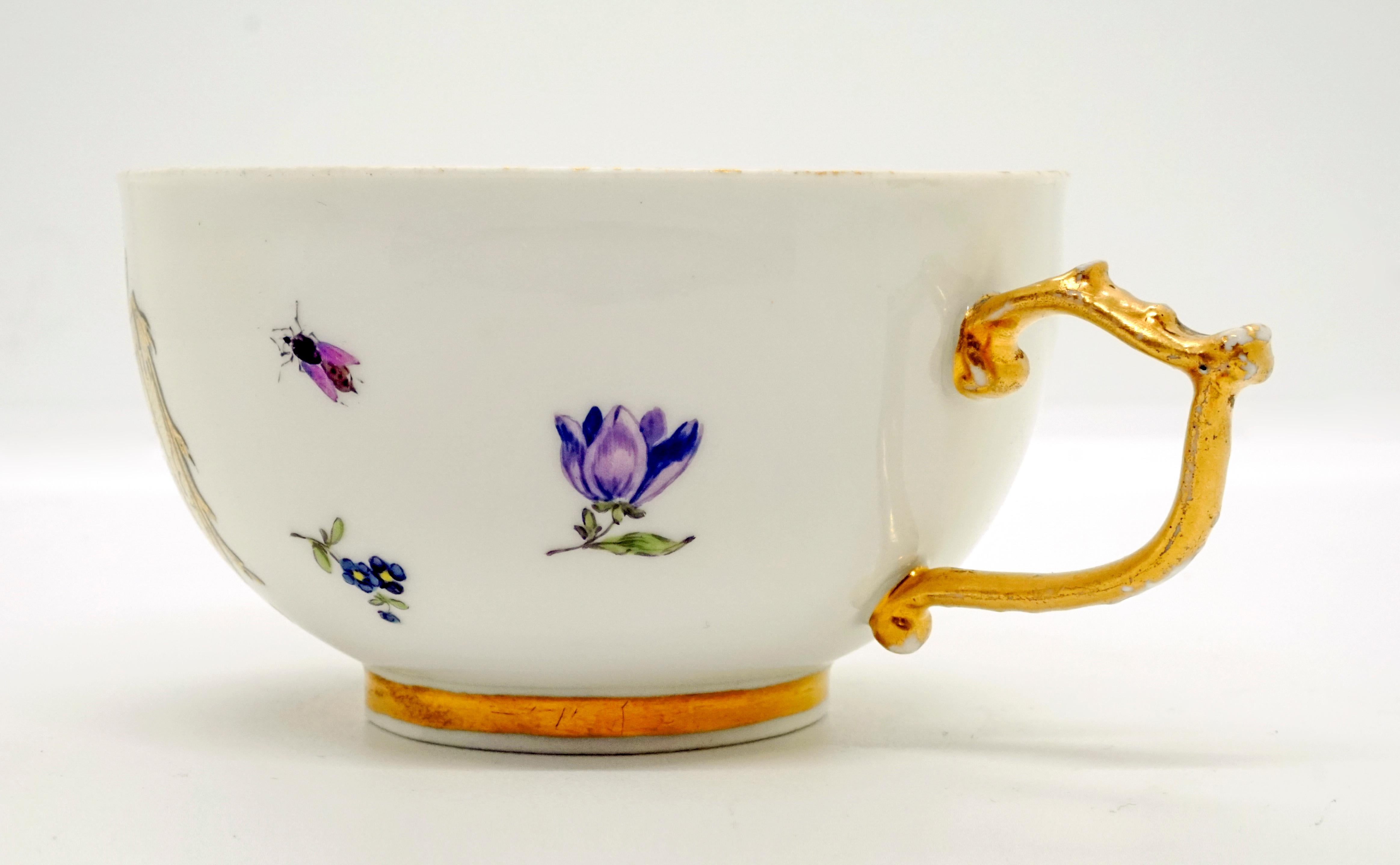 Eary 19th Century Meissen Cup and Saucer with Kauffahrtei Scenes and Gold Decor In Good Condition In Vienna, AT