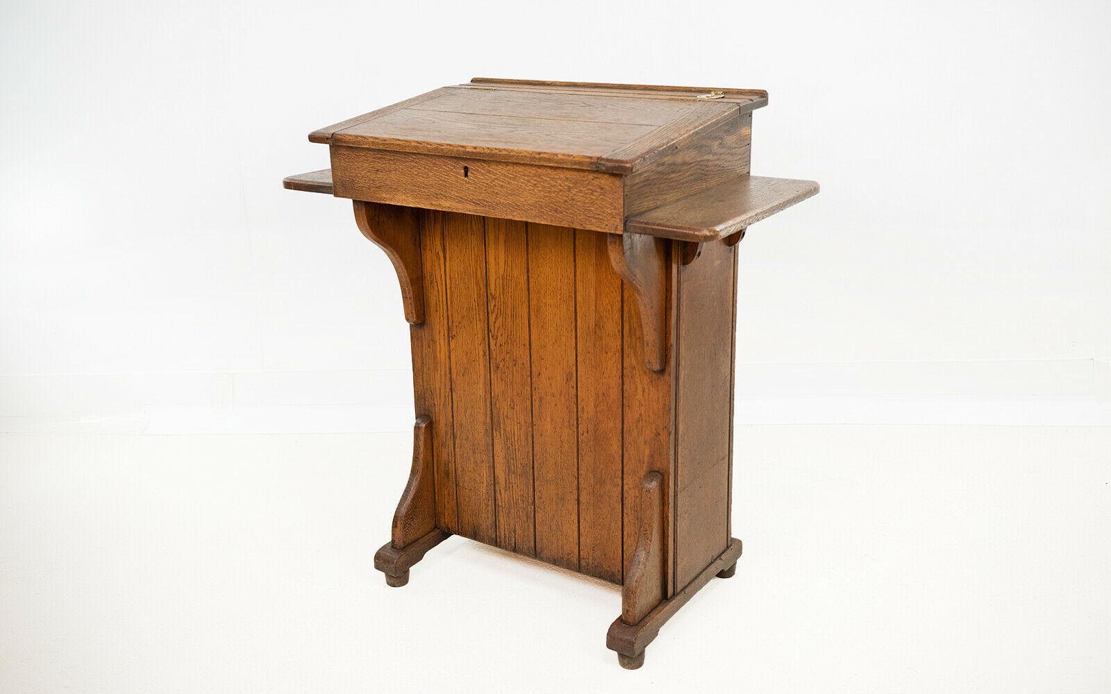 Eary 20th Century Vintage Oak Headteachers Lectern Podium In Good Condition In STOKE ON TRENT, GB