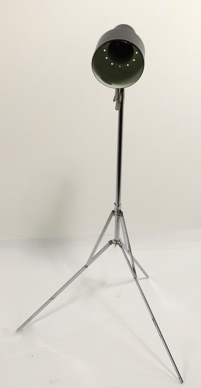 Easel Base Luxo Lamp 3