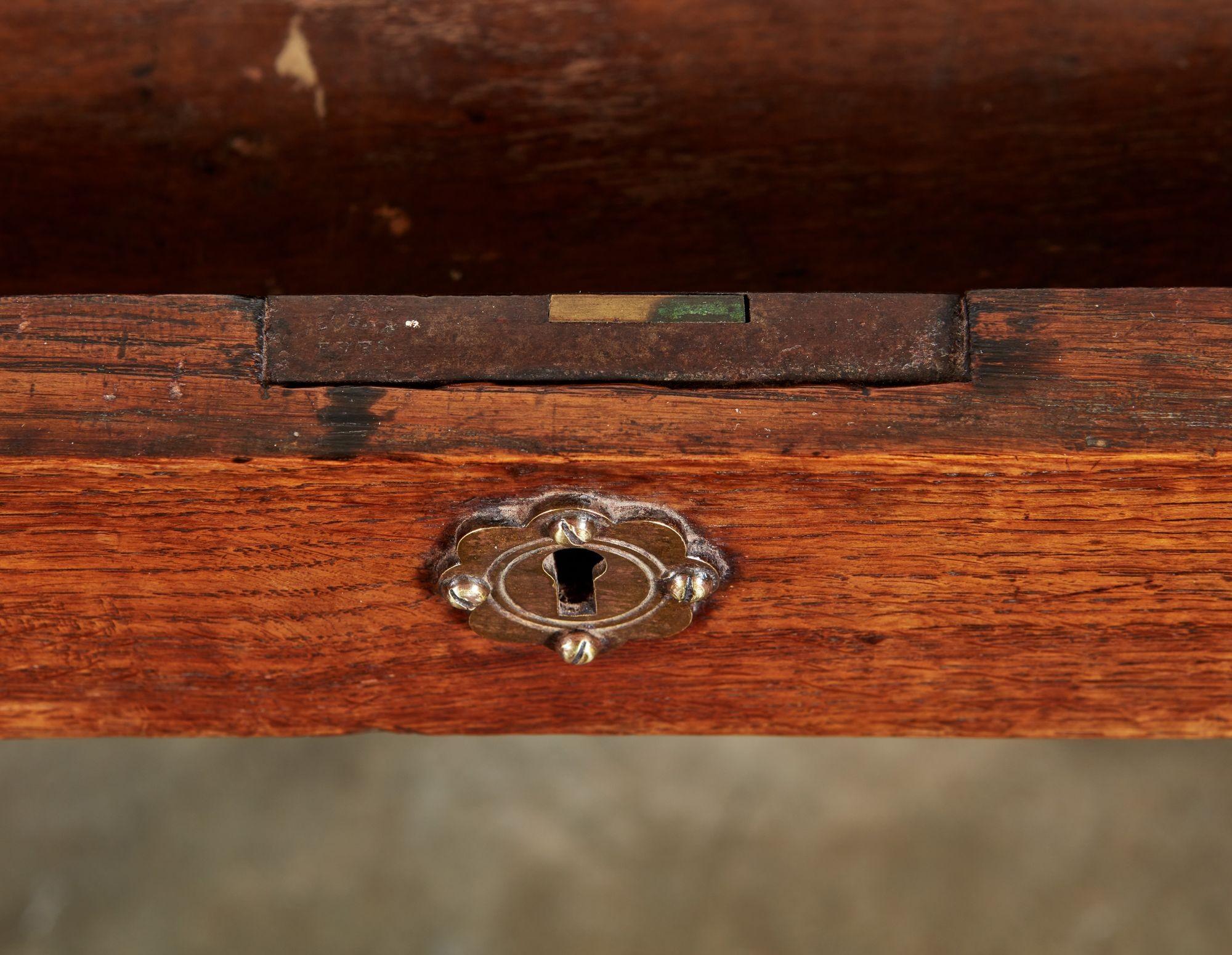 Table à pieds de type East Anglian Pad en vente 3
