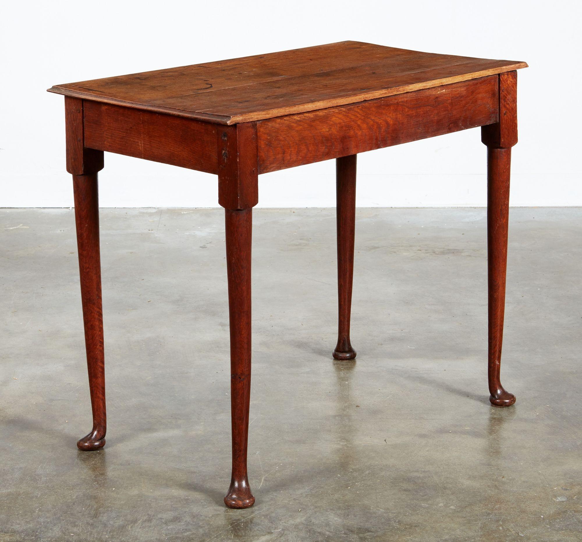 Table à pieds de type East Anglian Pad en vente 5