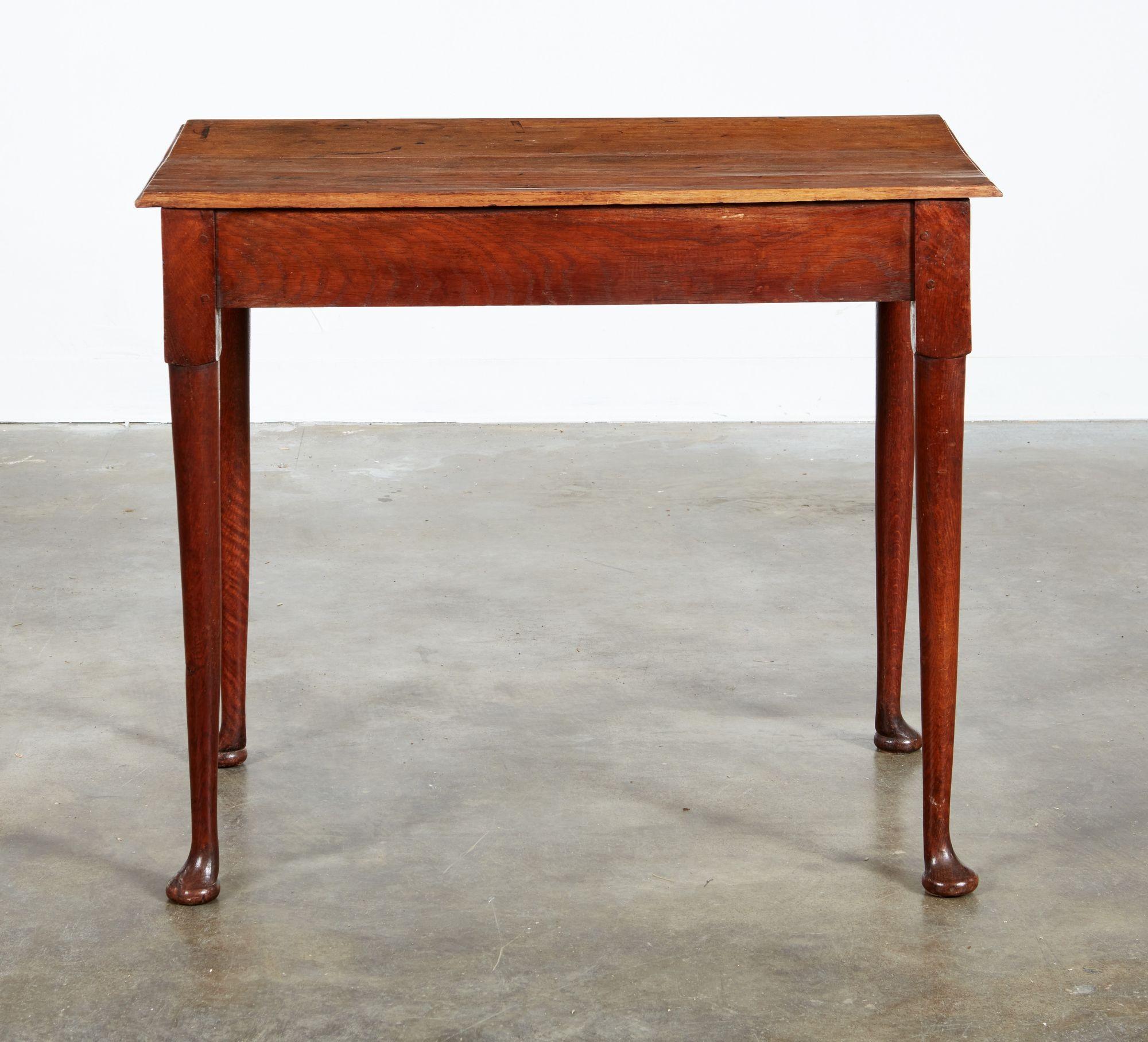 Table à pieds de type East Anglian Pad en vente 6