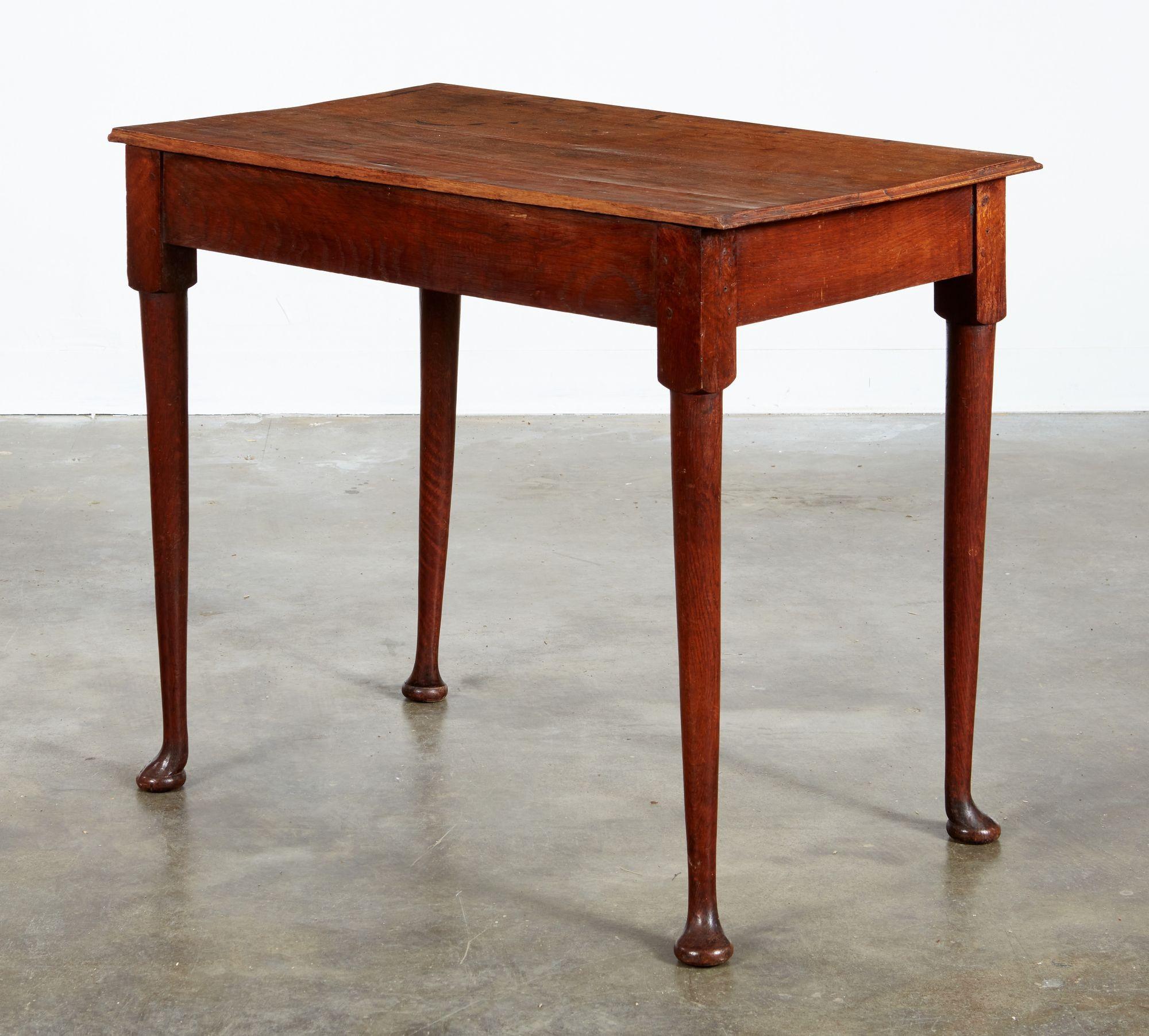 Table à pieds de type East Anglian Pad en vente 7