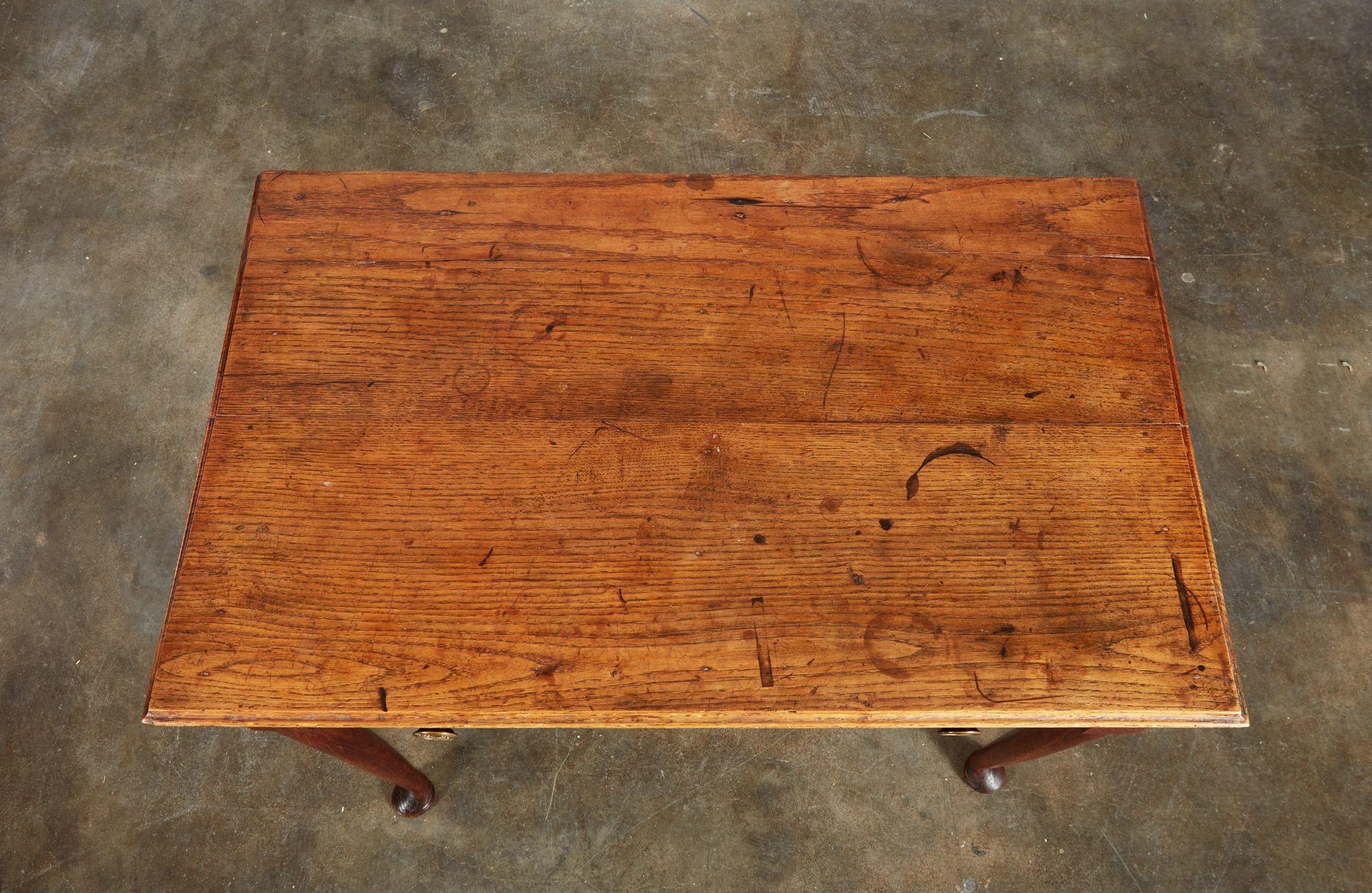 Georgien Table à pieds de type East Anglian Pad en vente