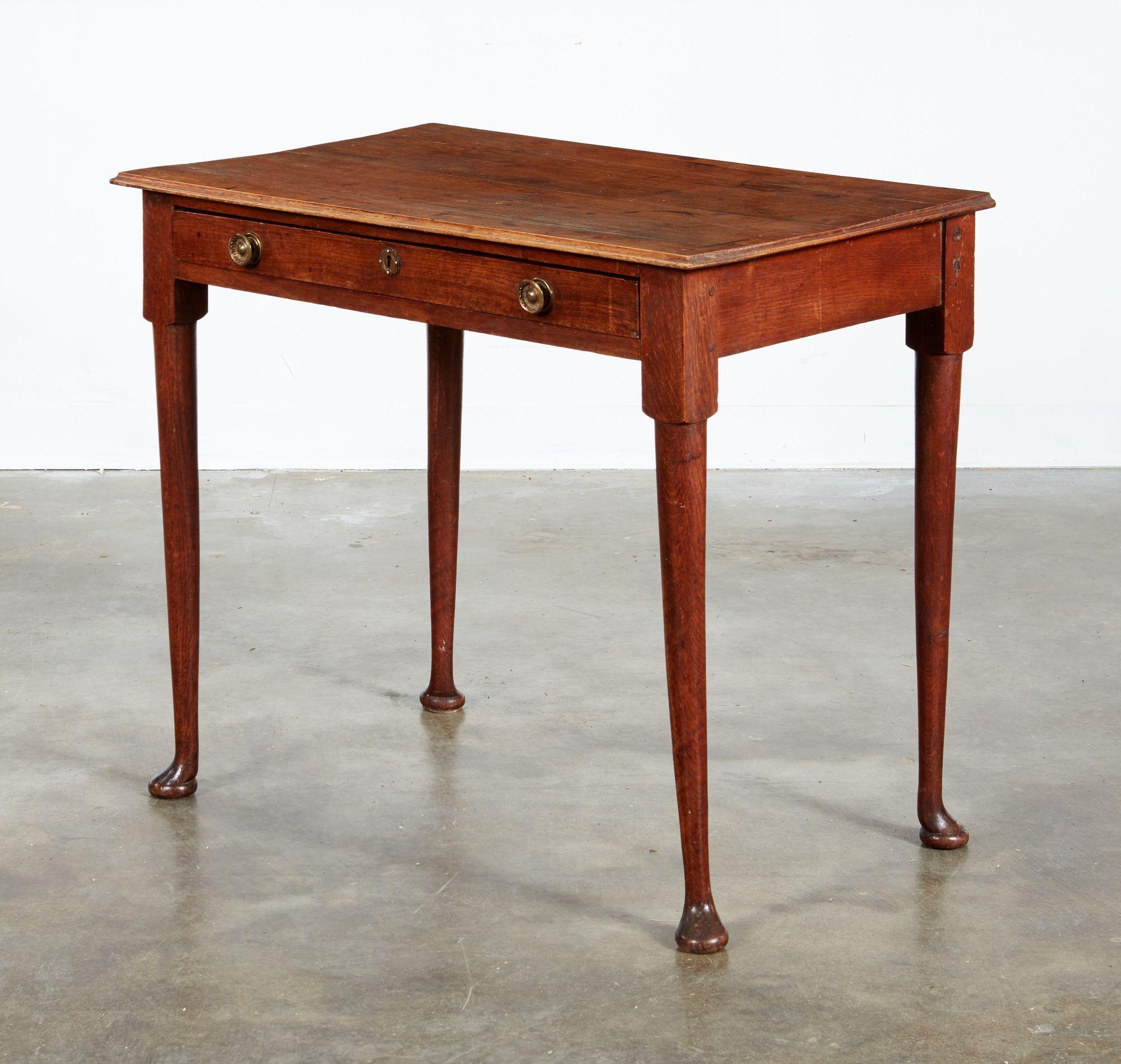 Anglais Table à pieds de type East Anglian Pad en vente