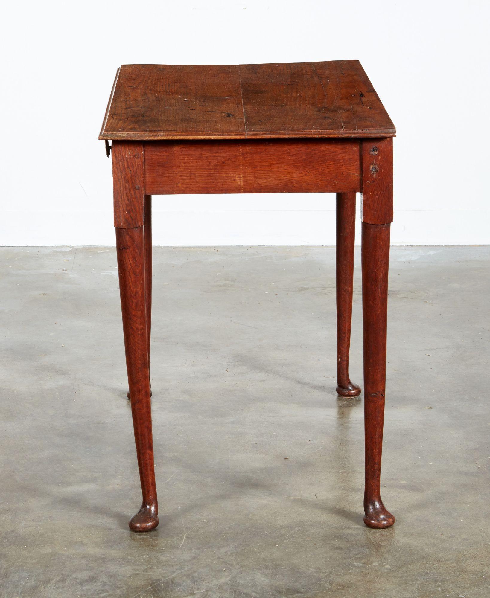 Table à pieds de type East Anglian Pad Bon état - En vente à Greenwich, CT