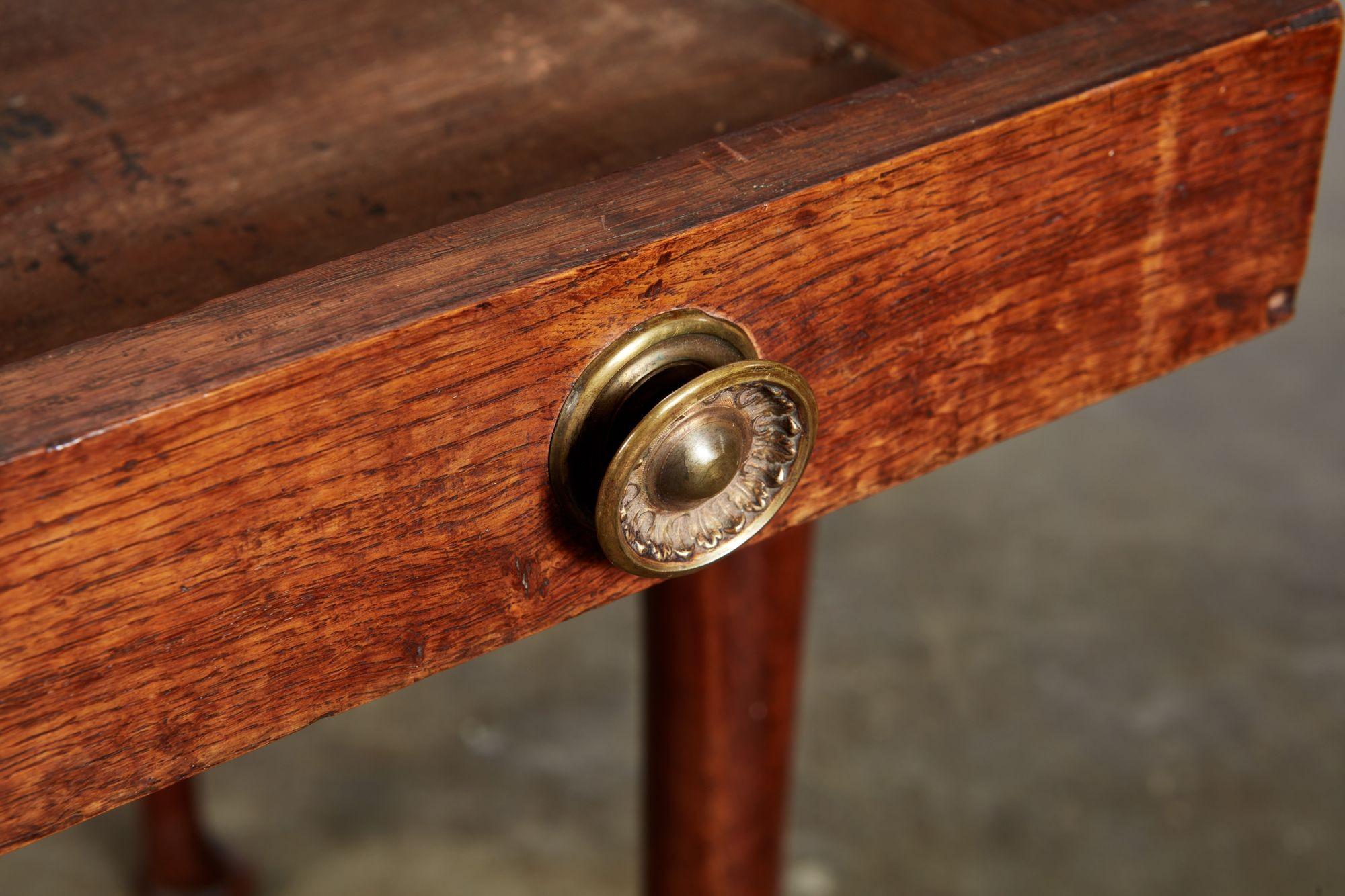 Table à pieds de type East Anglian Pad en vente 2
