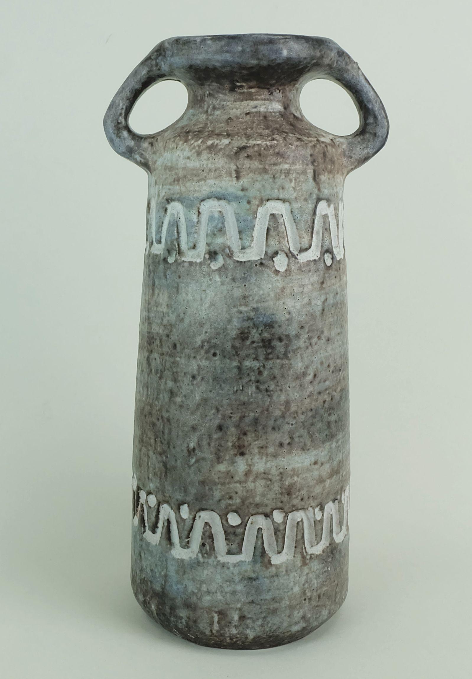 VASO tedesco orientale 1960 heissner keramik modello V/32 grigio a rilievo In condizioni buone in vendita a Mannheim, DE