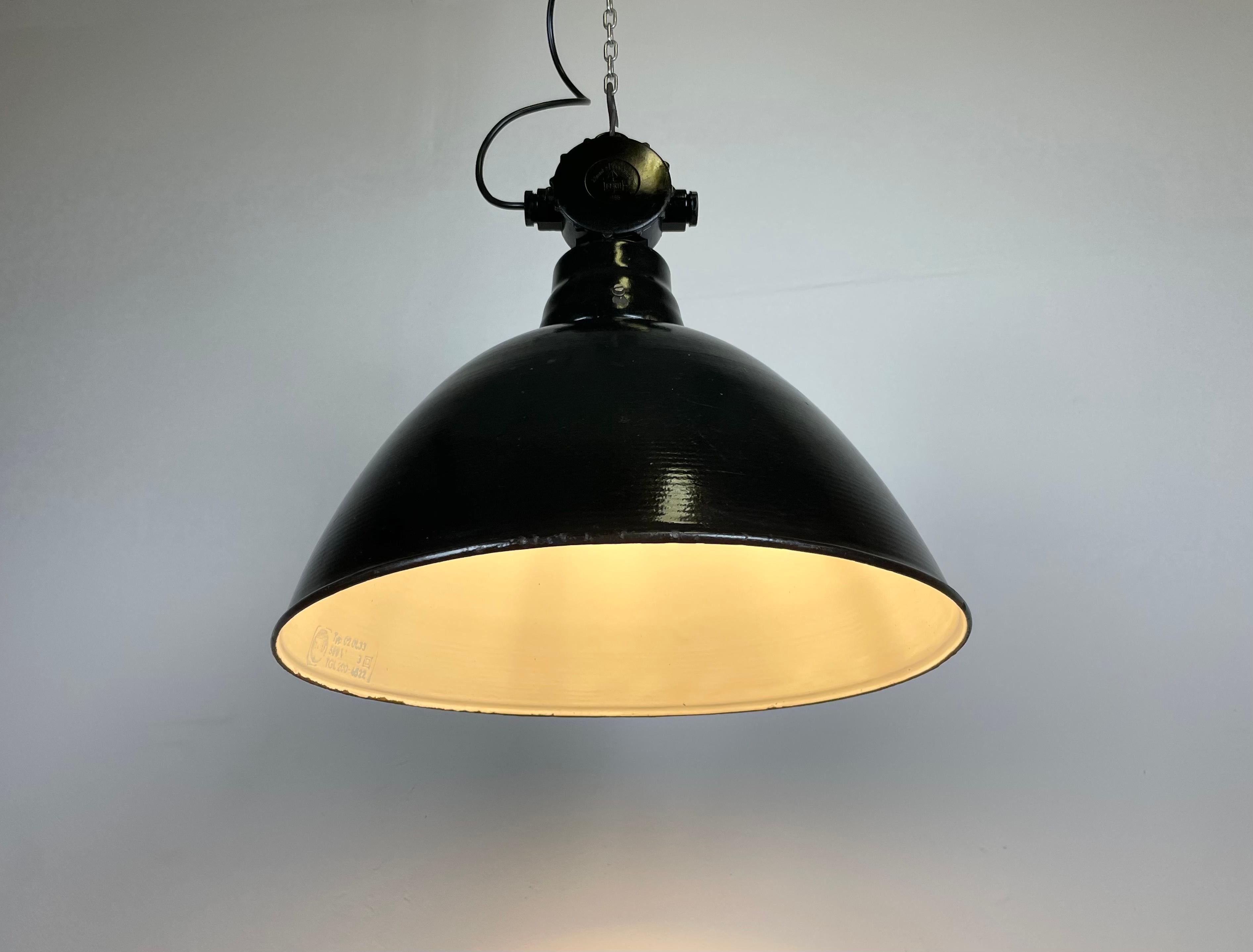 East German Black Enamel Factory Light by Lbd Veb Leuchtenbau Dresden, 1950s For Sale 3