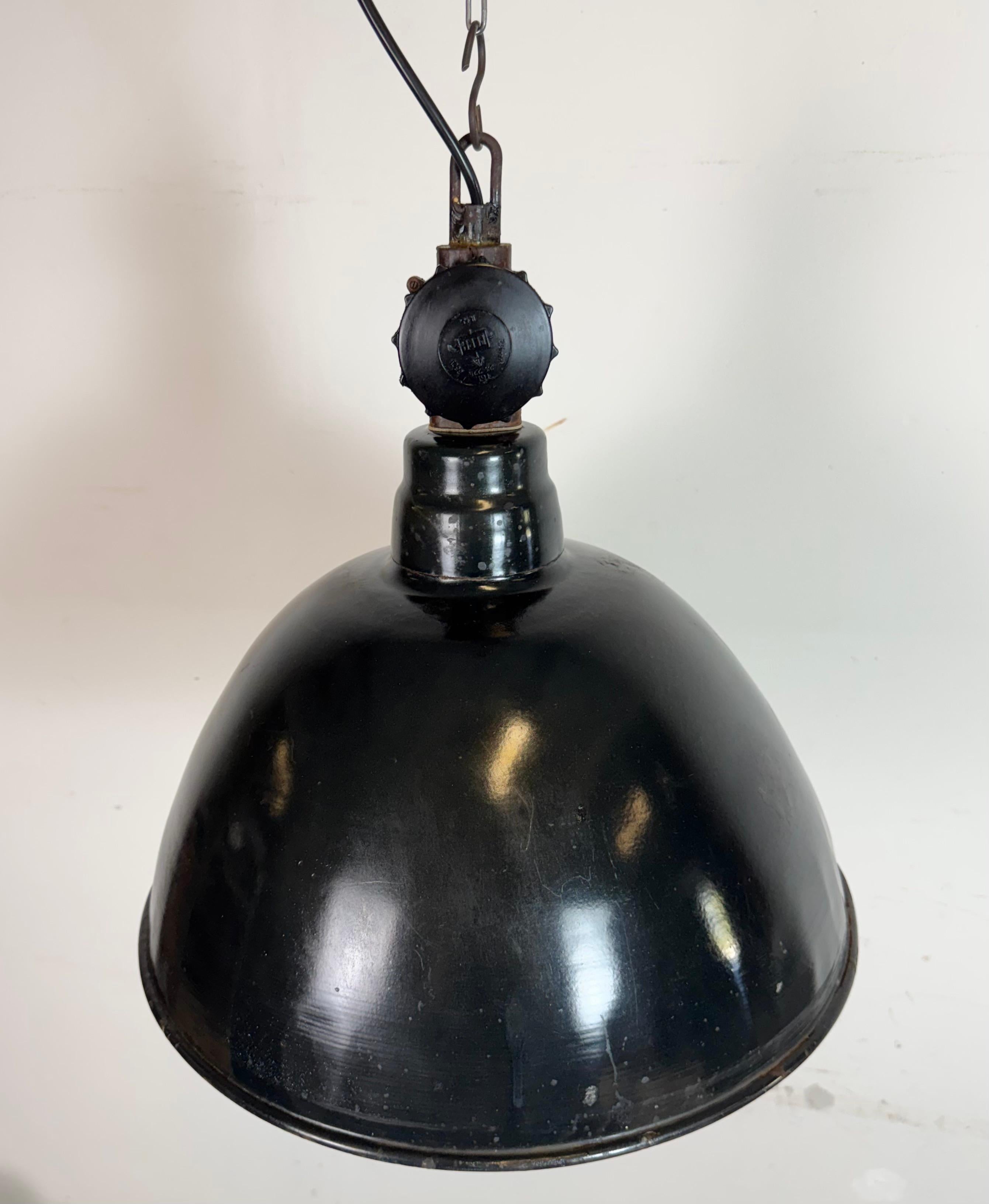 Lámpara de fábrica de esmalte negro de Alemania Oriental por Lbd Veb Leuchtenbau Dresden, años 50 en venta 1