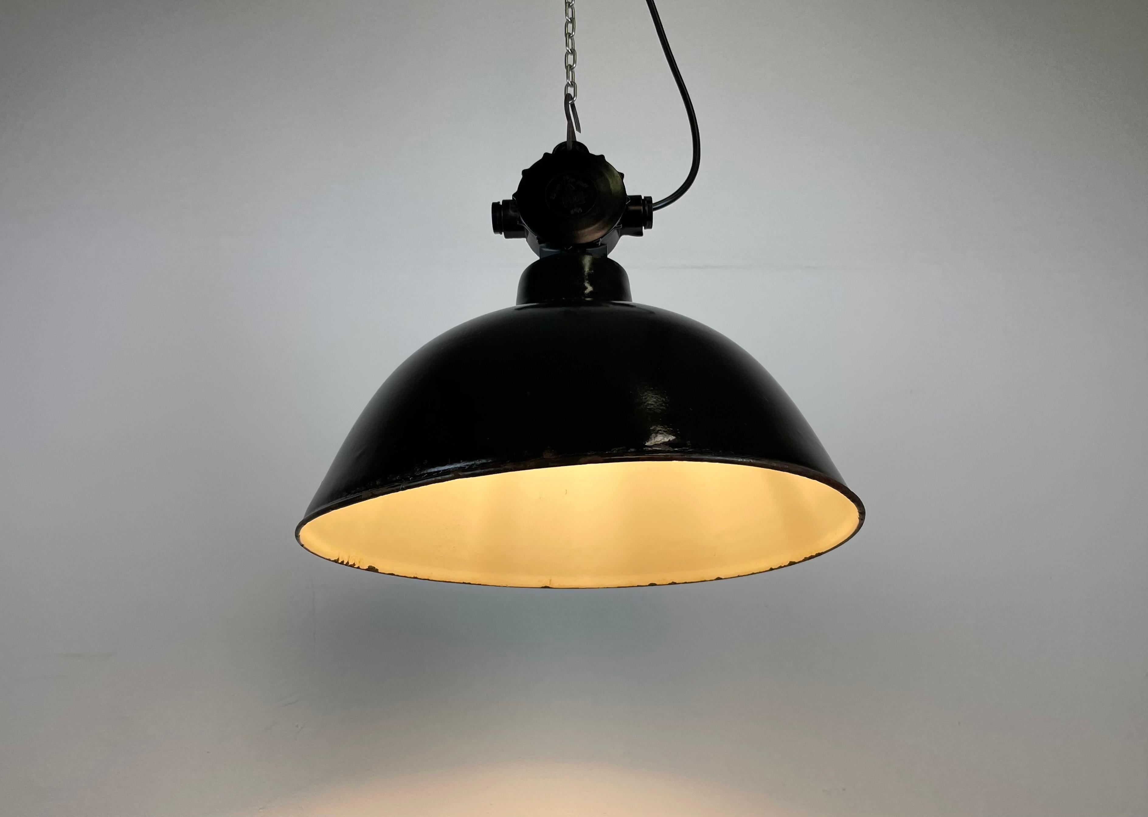 East German Enamel Factory Light by Lbd Veb Leuchtenbau Dresden, 1950s For Sale 3