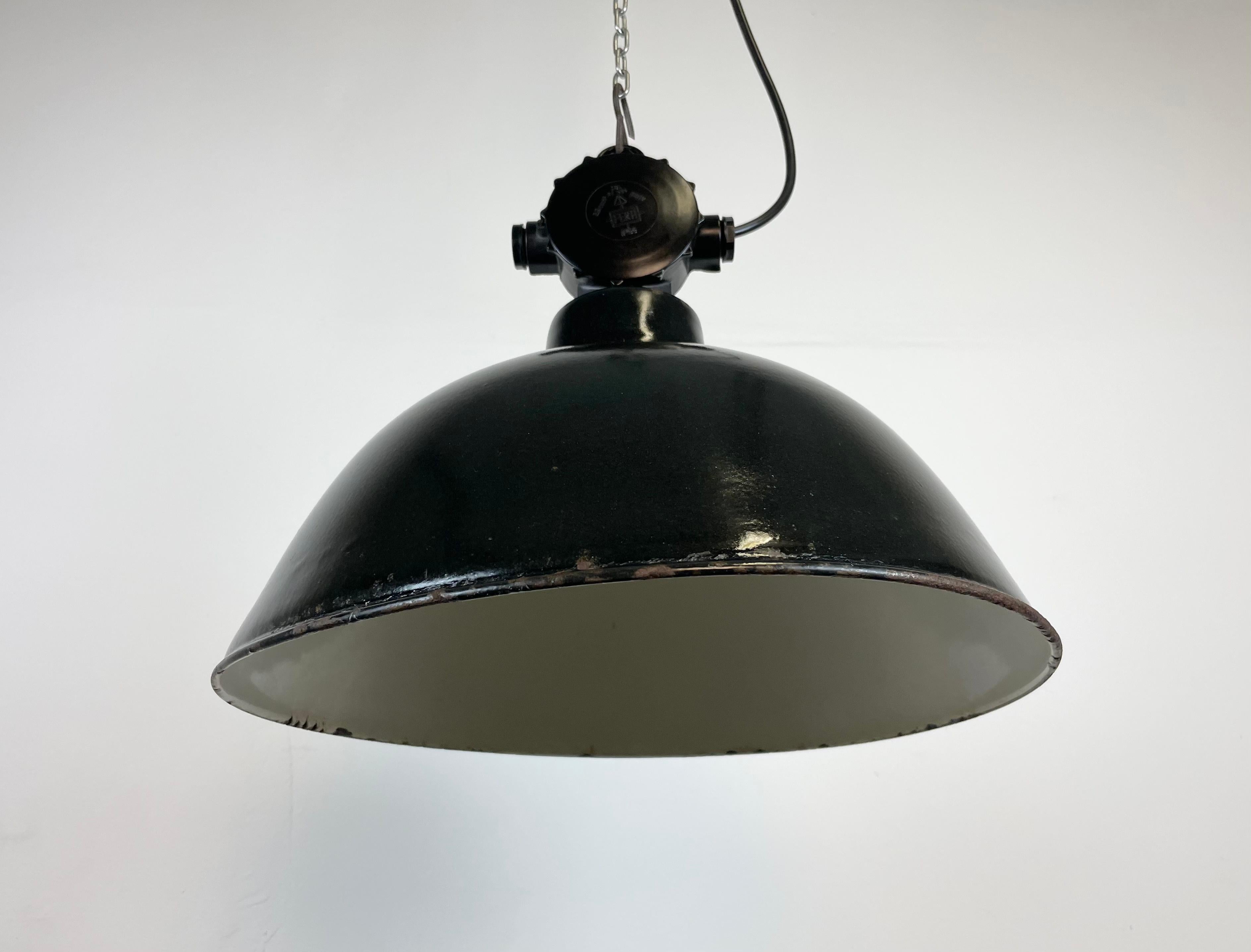 Lampe d'usine en émail d'Allemagne de l'Est par AND VEB Leuchtenbau Dresden, années 1950 en vente 2