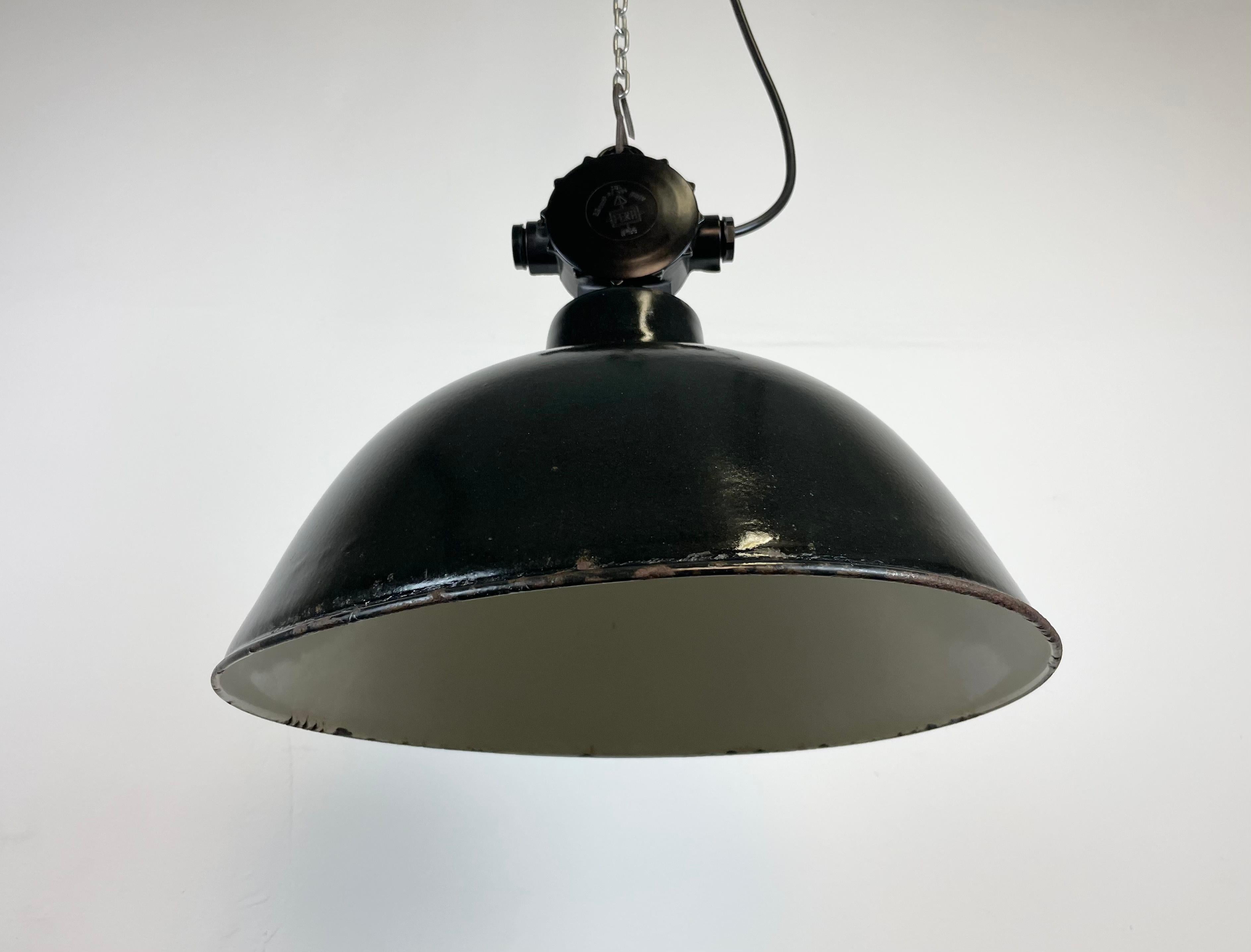 East German Enamel Factory Light by Lbd Veb Leuchtenbau Dresden, 1950s For Sale 1