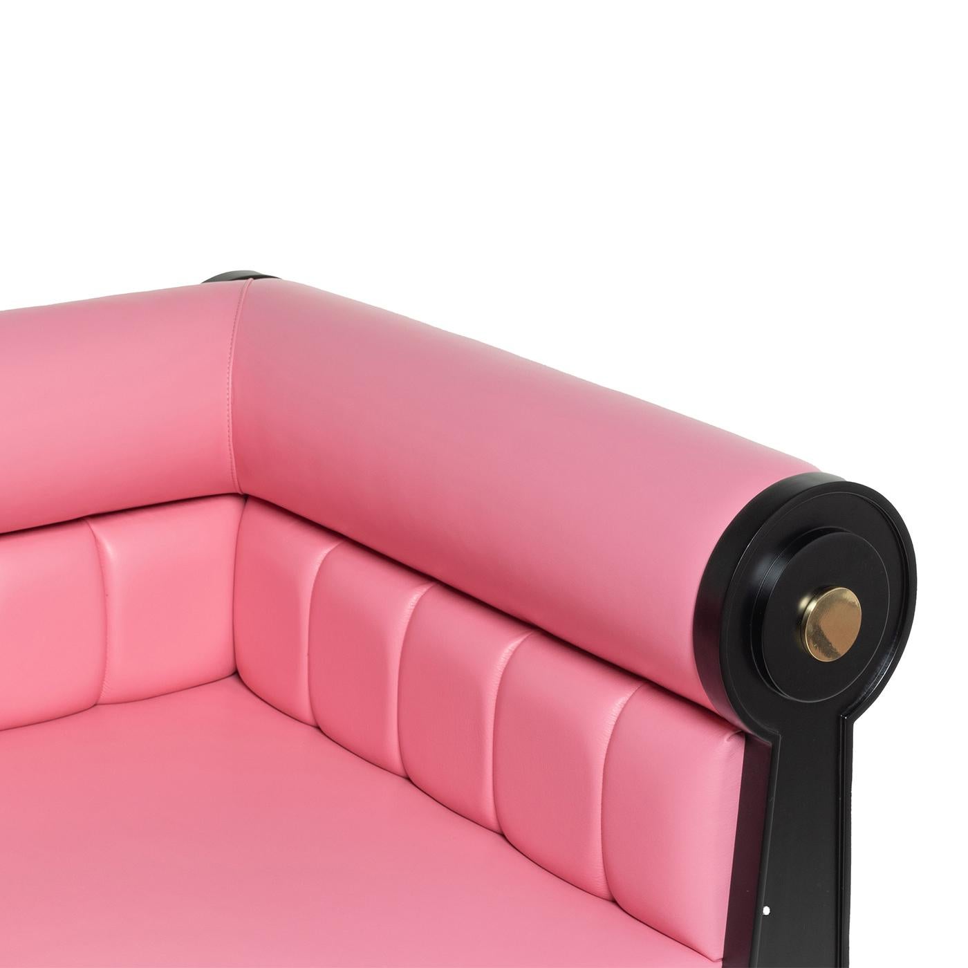 Deliberately inspired by Philip Johnson's 550 Madison Avenue skyscraper, the Fred Palatinus East Side armchair evokes the distinctive postmodern design of the building. Neoclassical motifs decorate the legs, shaped in triangles reminiscent of Greek