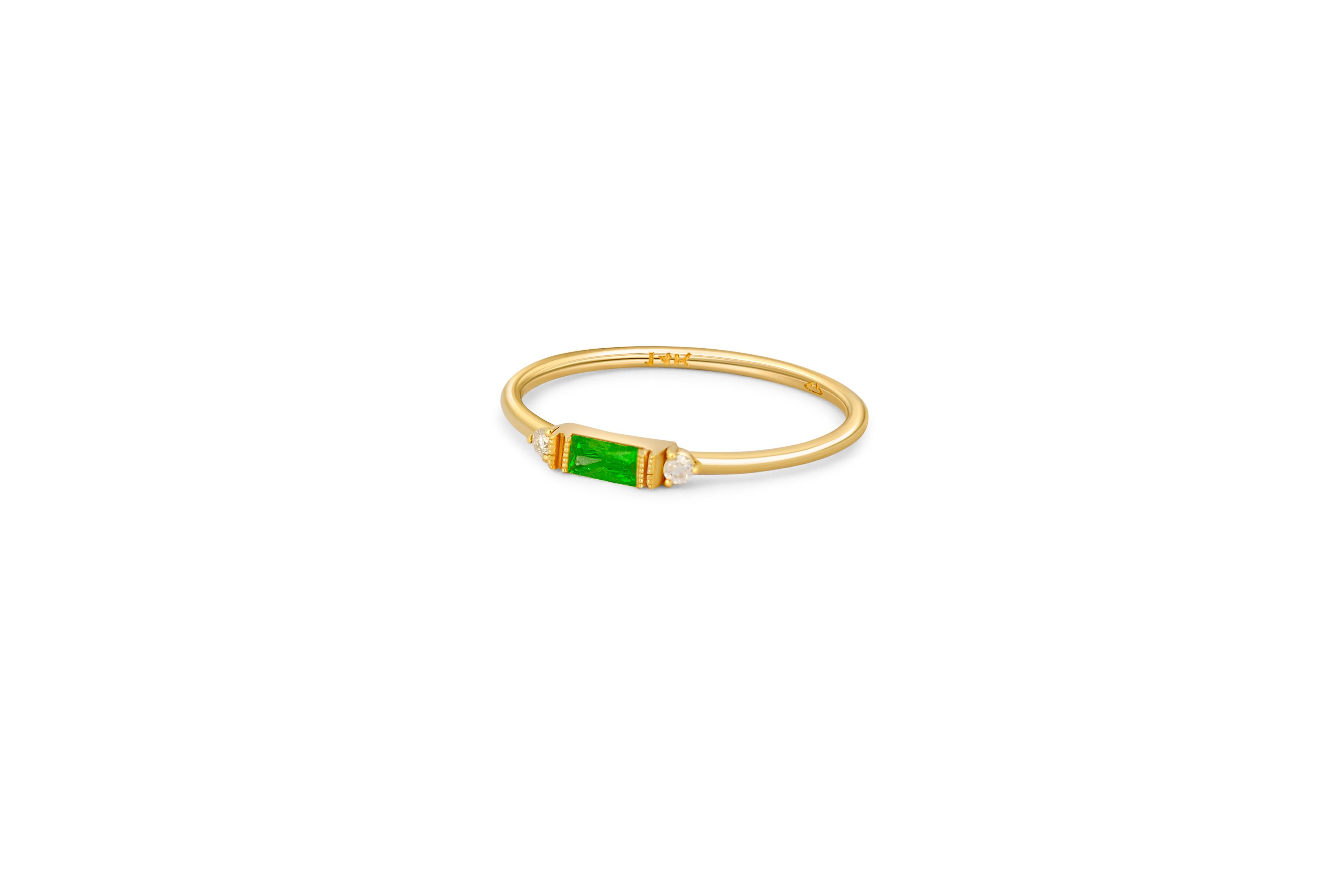 Women's or Men's East west Baguette Cut Green Gemstone Engagement 14k gold Ring For Sale