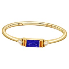 Anello di fidanzamento in oro 14k con zaffiro taglio baguette East west