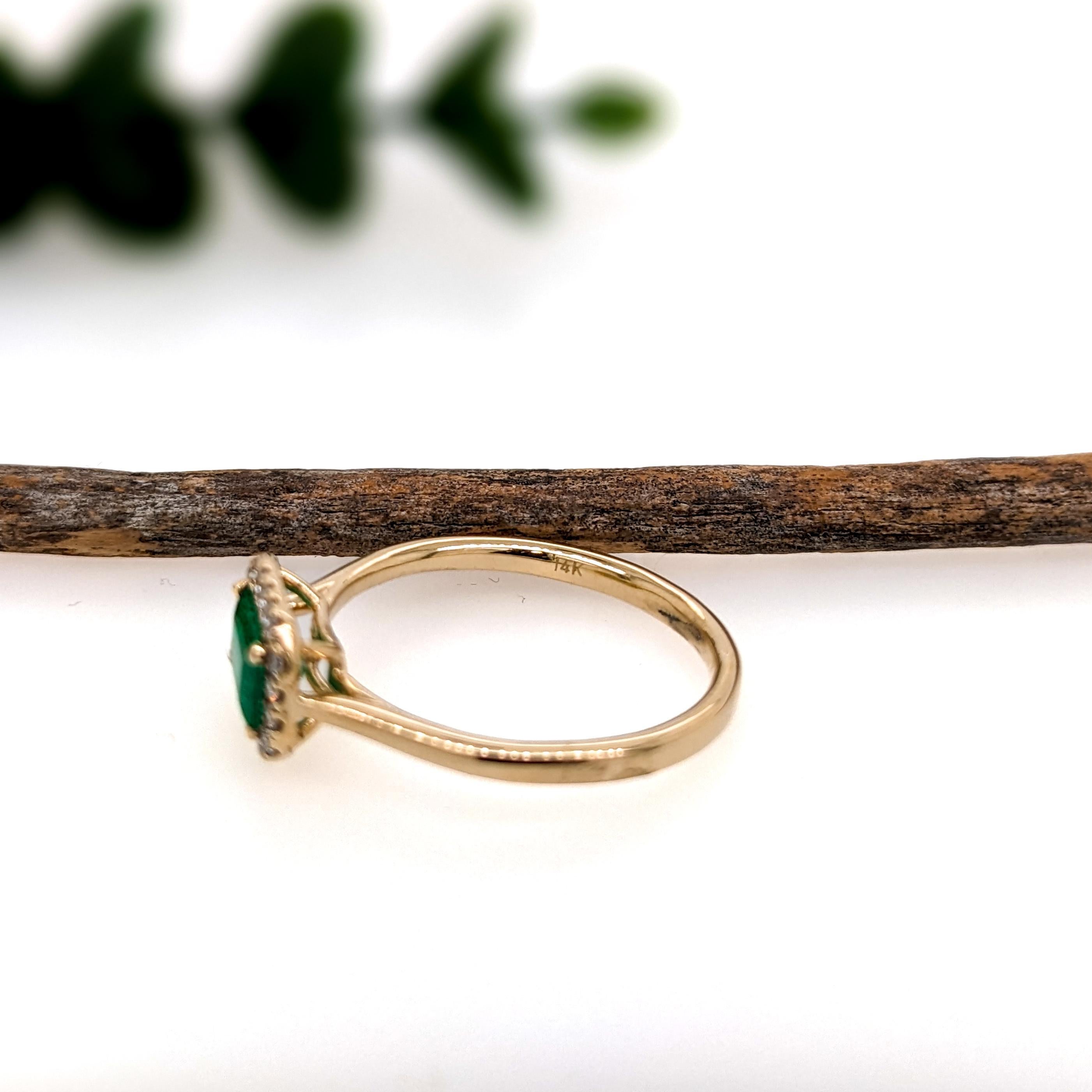 Bague émeraude colombienne est-ouest avec accents de diamants en or jaune massif 14 carats 6x4 Pour femmes en vente