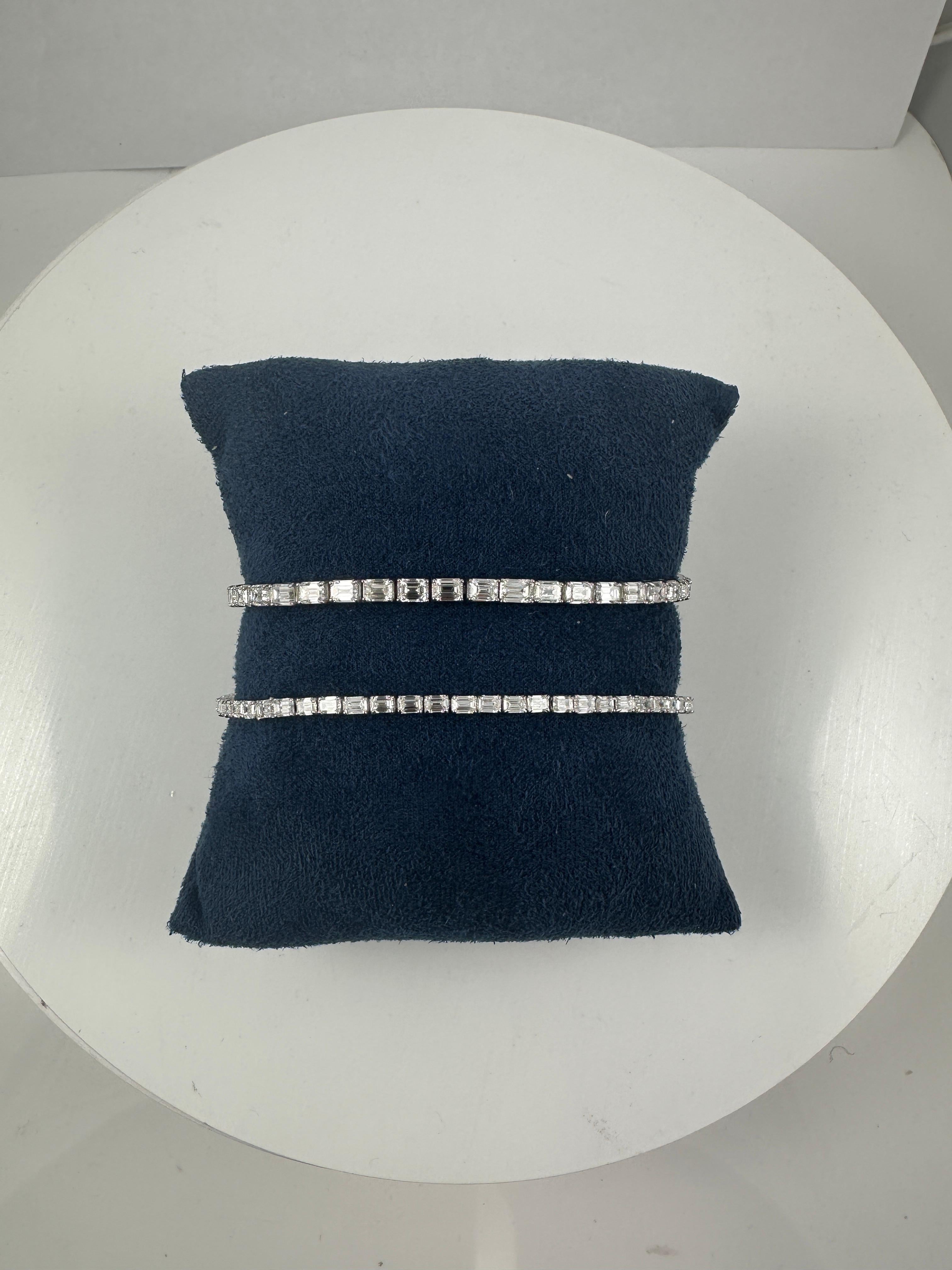 De las mujeres Pulsera de tenis de diamantes talla esmeralda Este-Oeste en oro blanco de 14 quilates, 6,01 quilates en venta