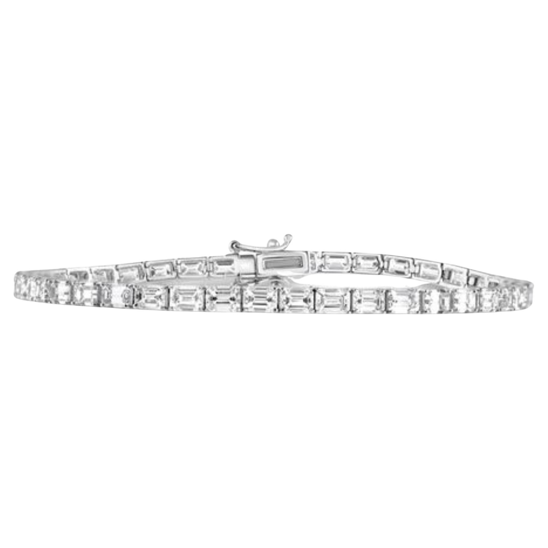 Pulsera de tenis de diamantes talla esmeralda Este-Oeste en oro blanco de 14 quilates, 6,01 quilates en venta