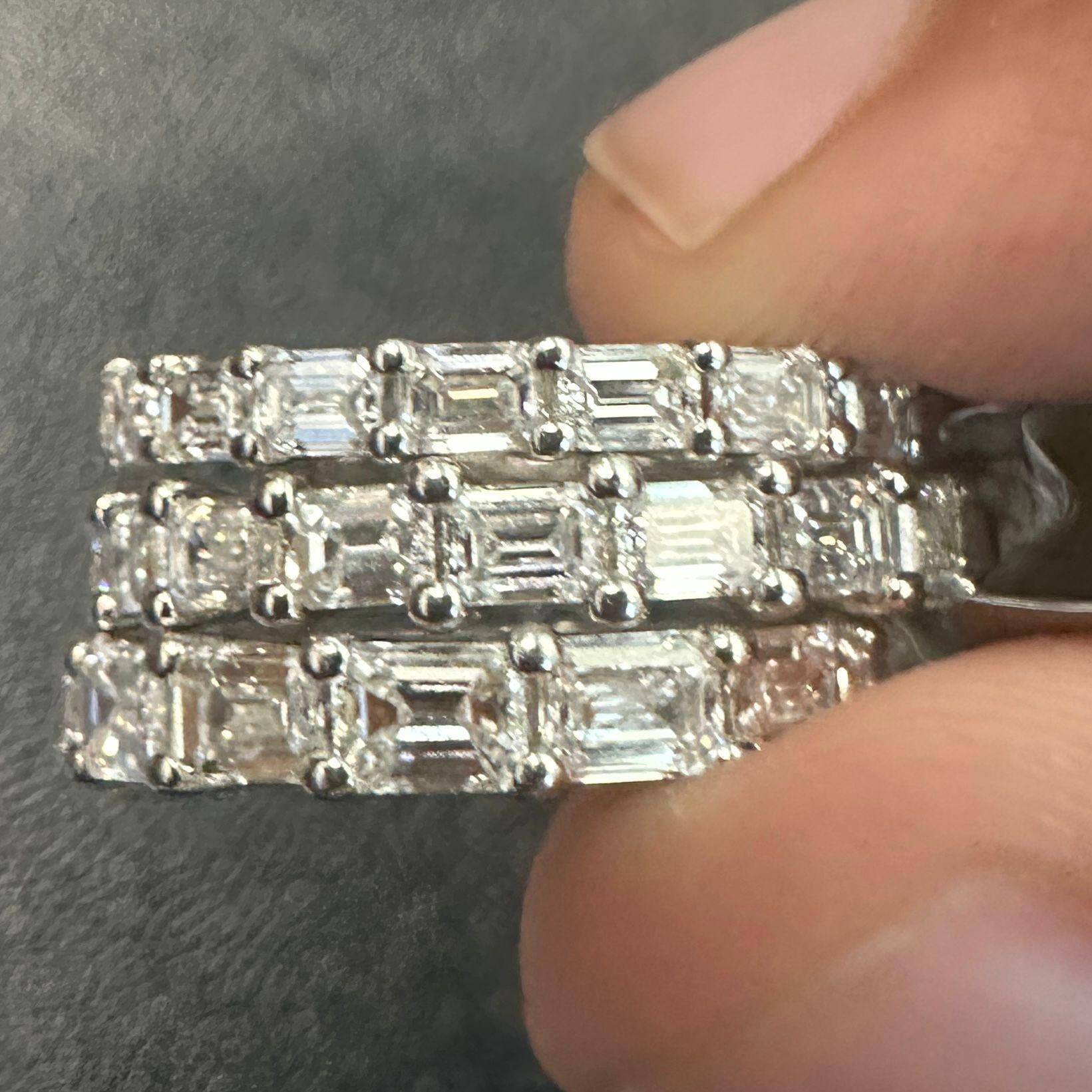En venta: Anillo de eternidad talla esmeralda Este-Oeste en platino, 3,10 quilates  6