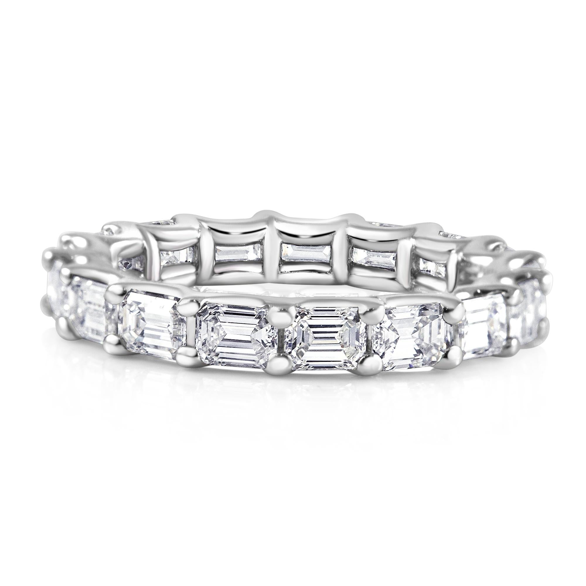 En venta: Anillo de eternidad talla esmeralda Este-Oeste en platino, 3,10 quilates  7