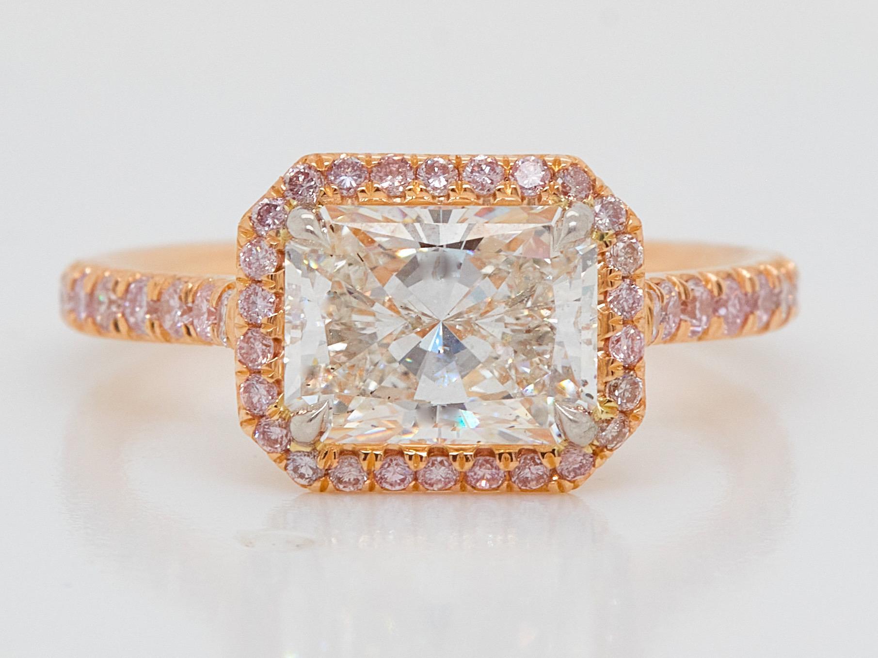 Bague de fiançailles Est-Ouest, diamant taille radiant de 2 carats, or 18 carats certifié GIA Neuf - En vente à New York, NY