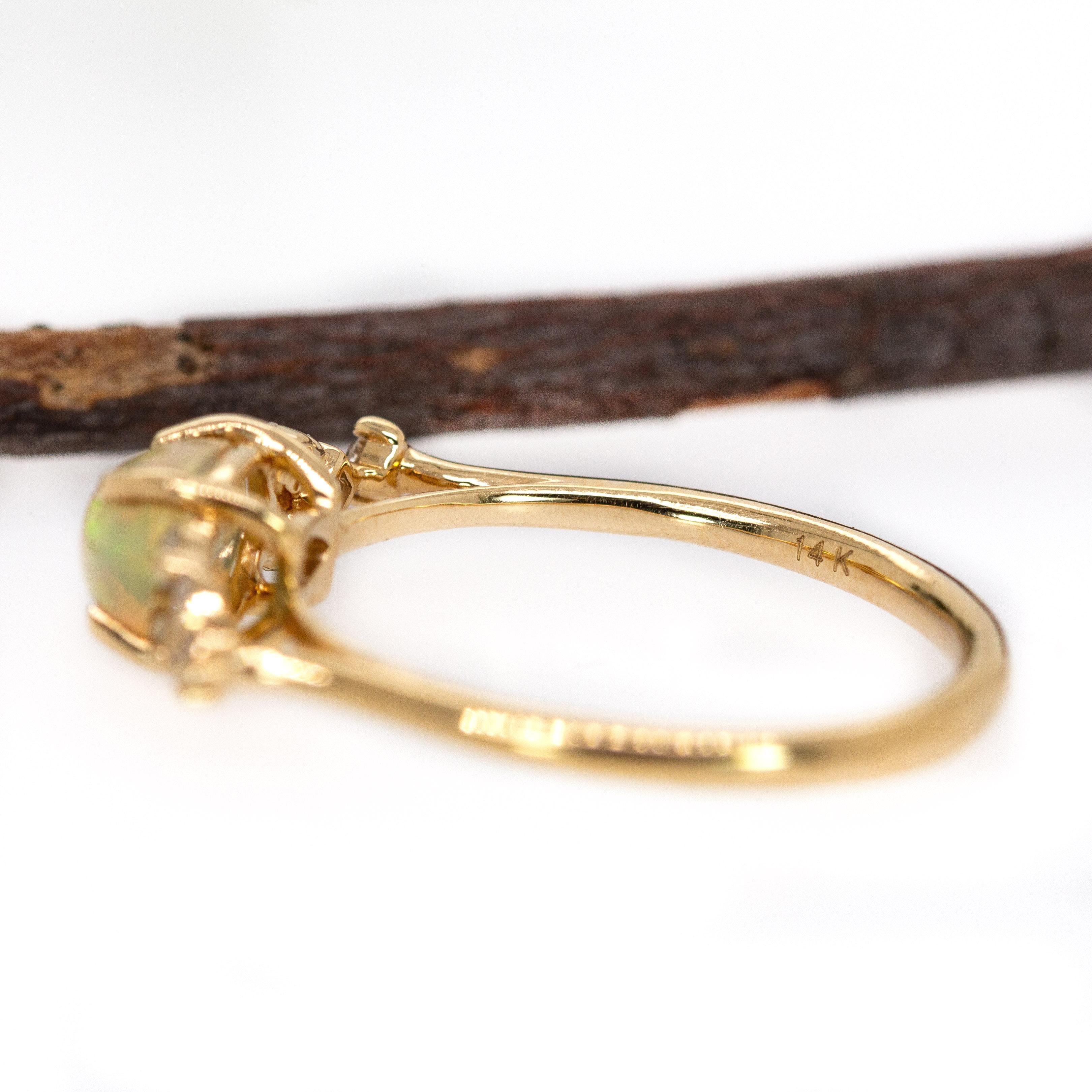 Bague East West Opal avec diamants extraits de la terre en or jaune massif 14 carats ovale 8 x 6 mm en vente 5