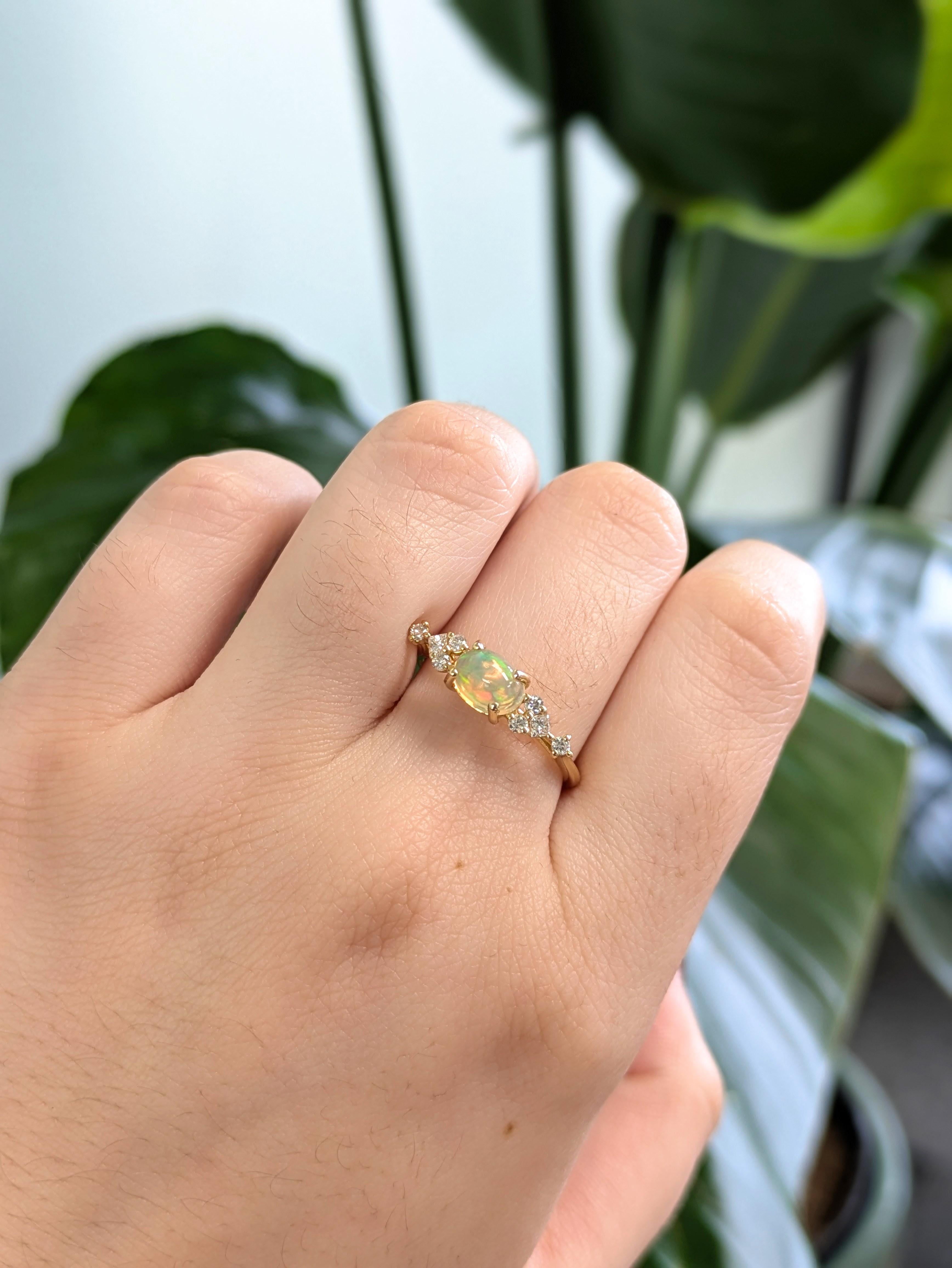 Art déco Bague East West Opal avec diamants extraits de la terre en or jaune massif 14 carats ovale 8 x 6 mm en vente