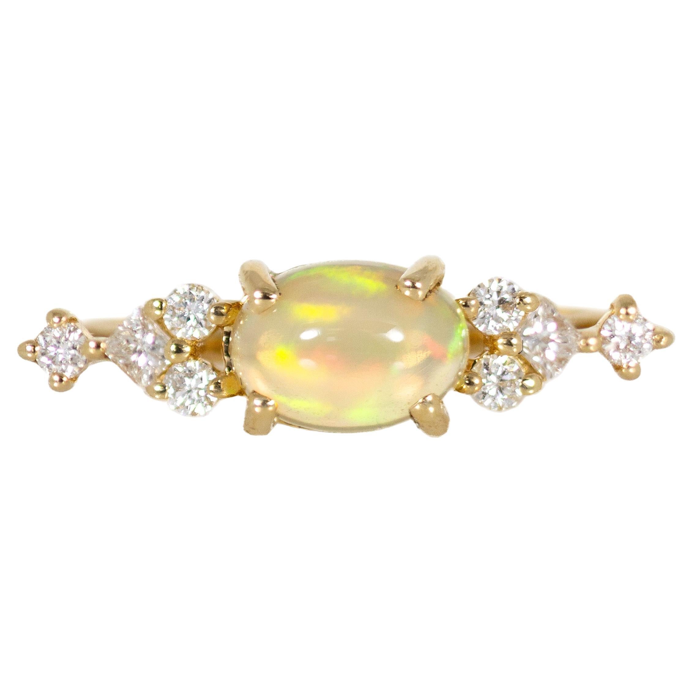 East West Opal Ring w Erde abgebaut Diamanten in massivem 14k Gelbgold Oval 8x6mm