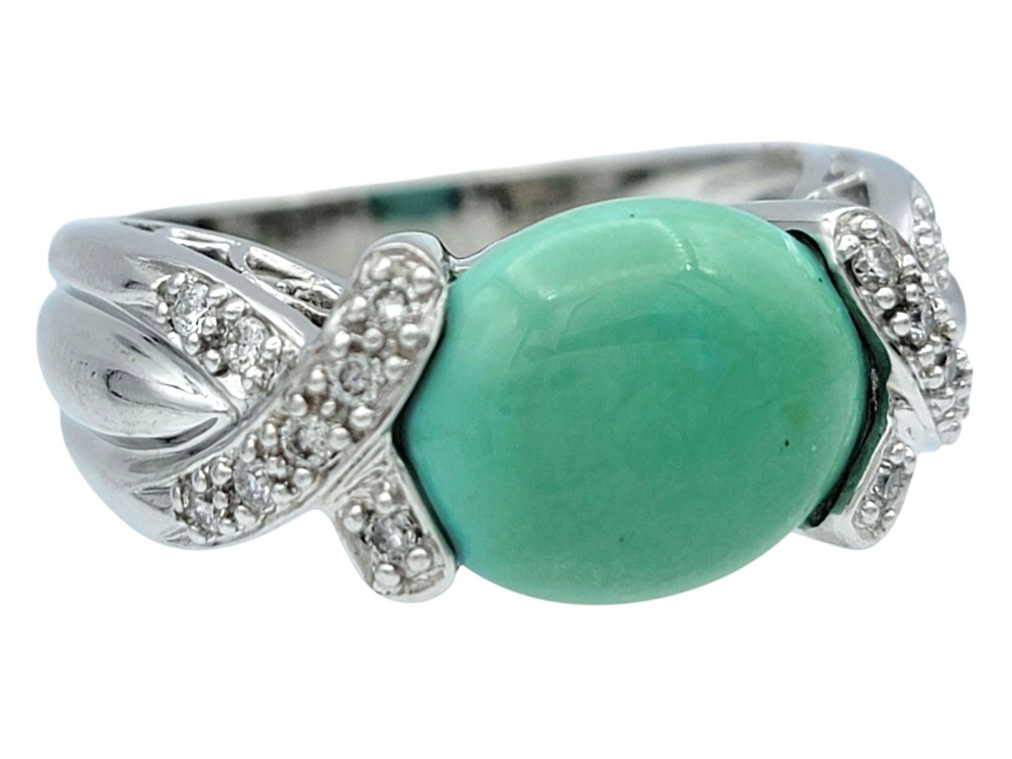 East West Oval Cabochon Turquoise and Pavé Diamond Ring in 14 Karat White Gold im Zustand „Gut“ im Angebot in Scottsdale, AZ