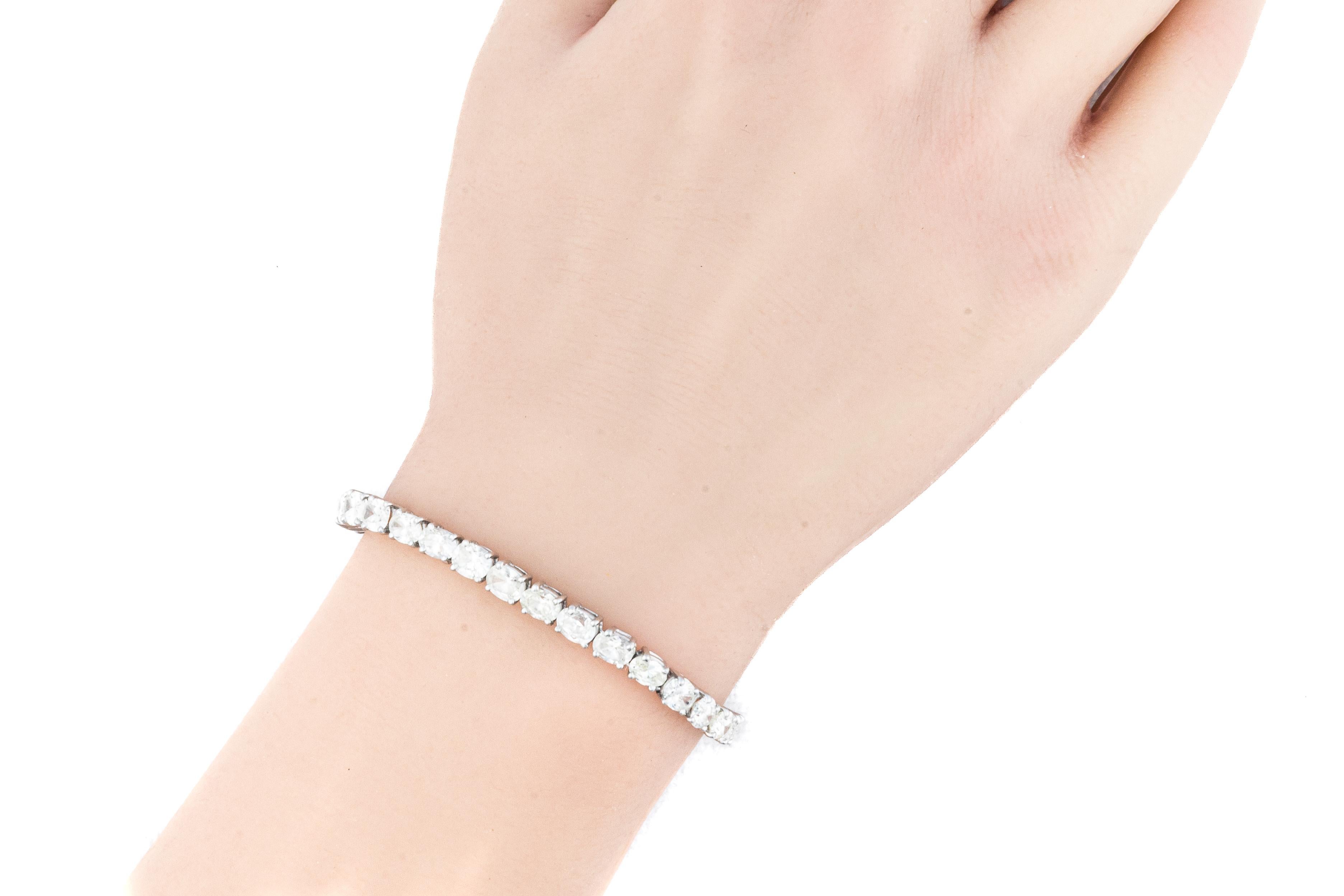 Taille ovale East West - Bracelet tennis avec diamants de taille ovale en vente