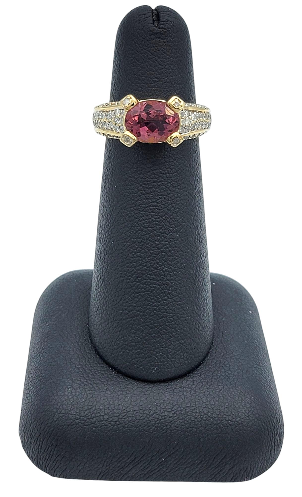 Bague cocktail en or jaune 14 carats, tourmaline rose taille ovale Est-Ouest et diamants en vente 6