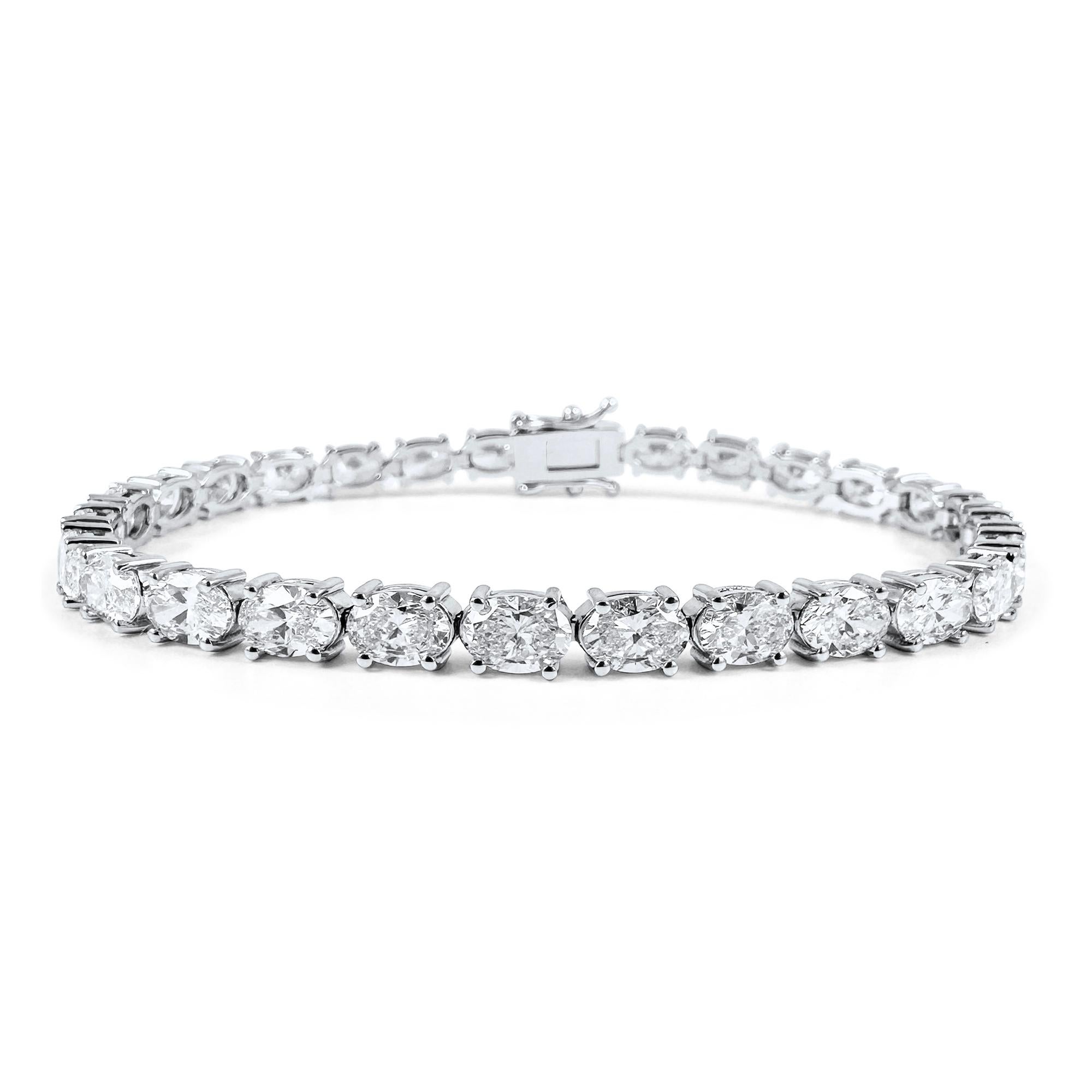 East-West Oval Diamond Tennis Necklace in 14K White Gold, 20.25 Carats In New Condition For Sale In New York, NY