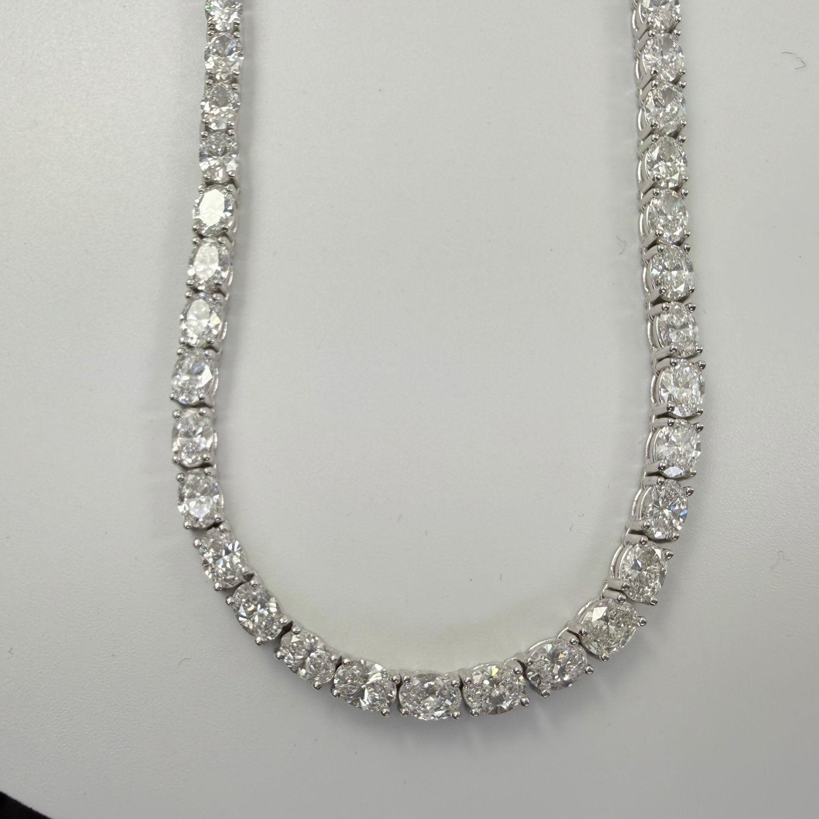 Collier de tennis en or jaune 14K à diamants ovales est-ouest, 20,25 carats en vente 1
