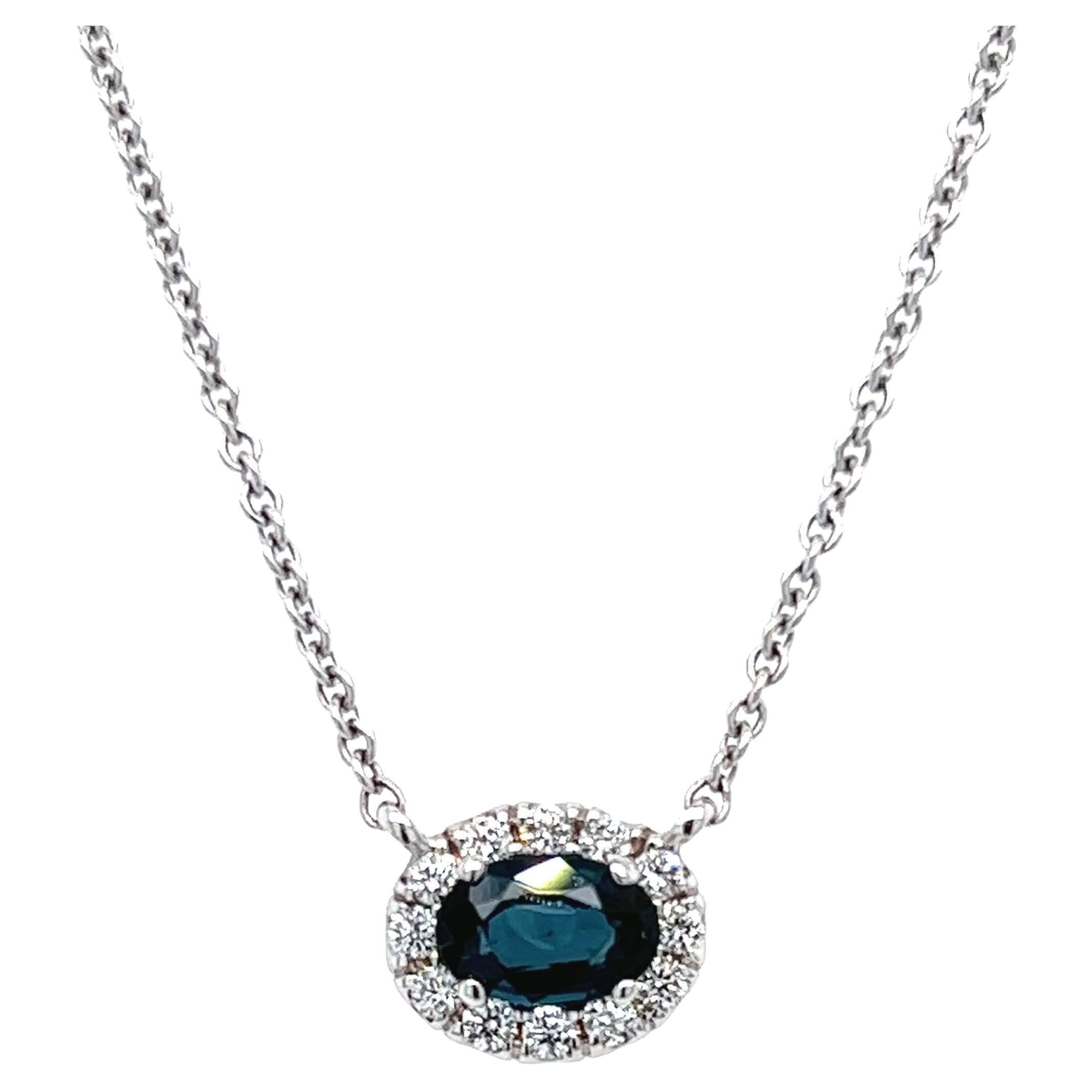 Pendentif halo de saphirs ovales Est/Ouest en vente