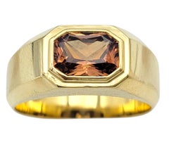 East West Rectangular Cut Mandarin Garnet Solitaire Ring in 18 Karat Yellow Gold