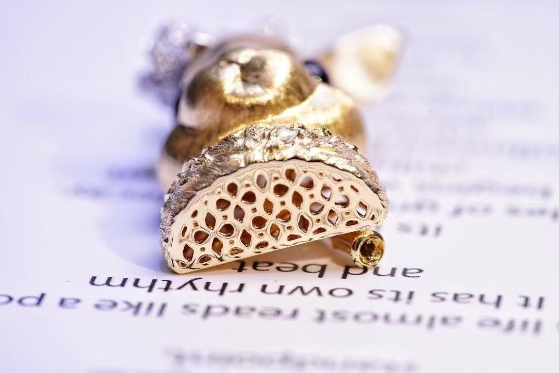 Exquisite Easter Bunny Gold Brooch&Pendant with Nature Diamond Heavy Gold For Sale 1