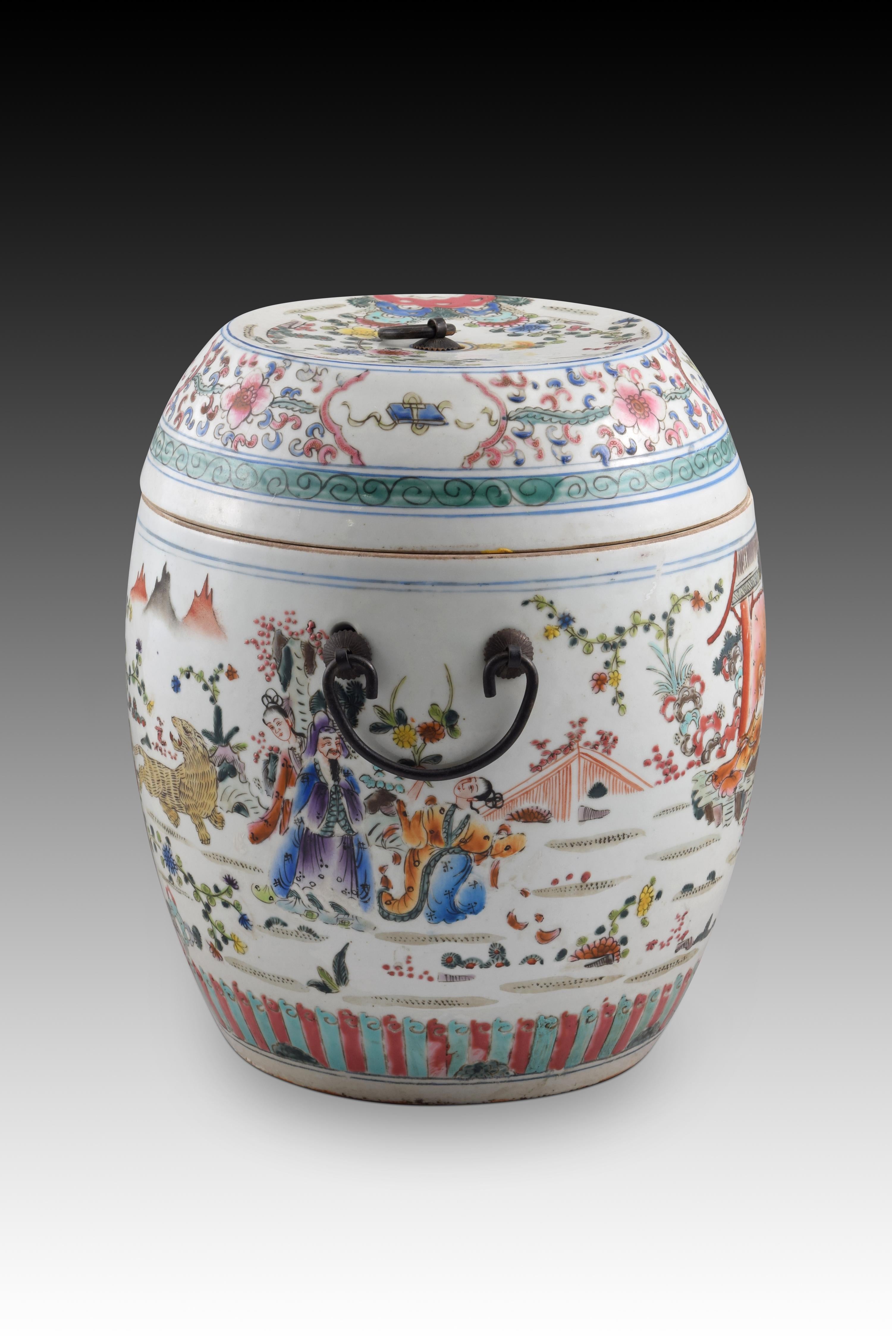 Eastern barrel-shaped container. Porcelain, metal. China 19th century. 6