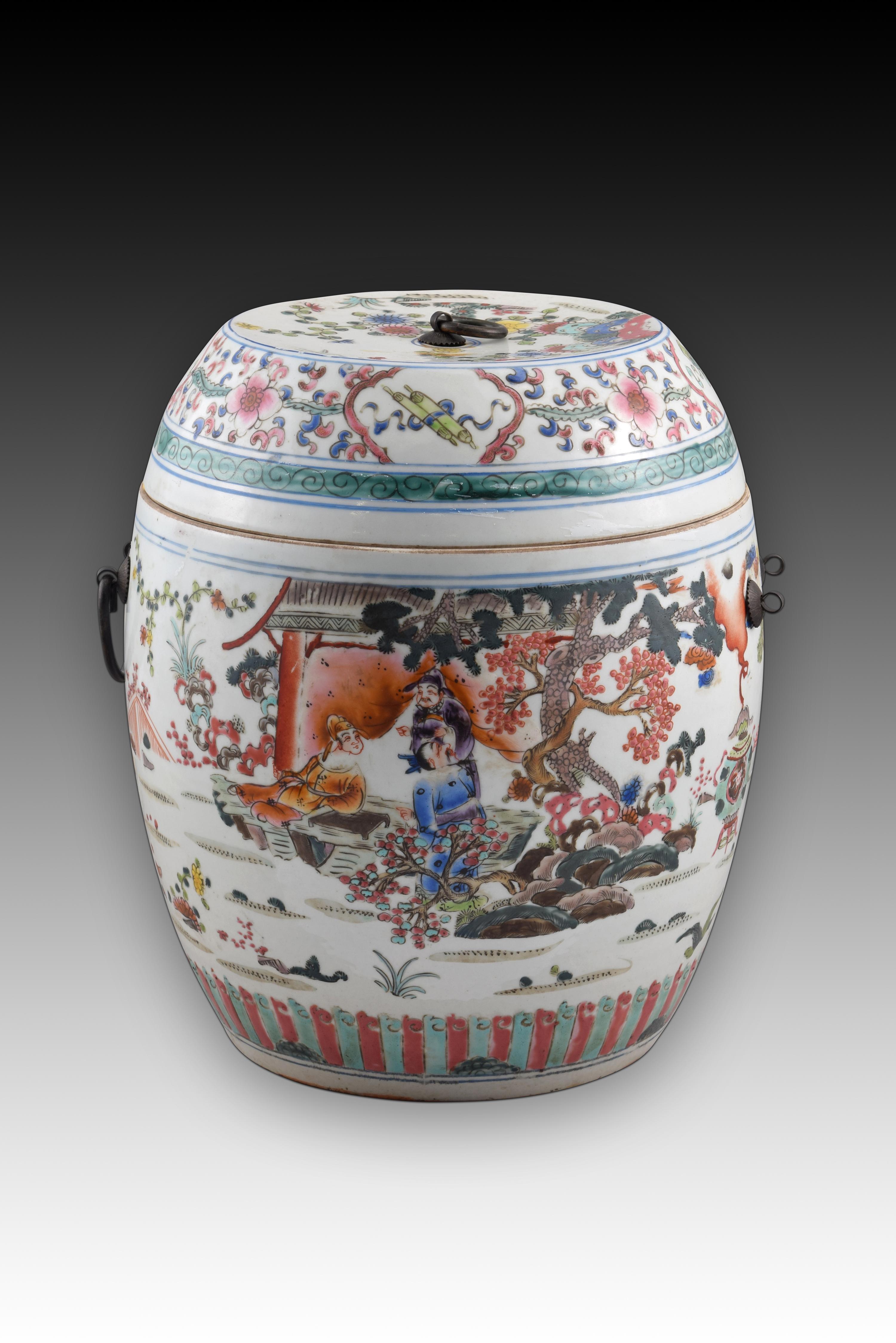 Other Eastern barrel-shaped container. Porcelain, metal. China 19th century.