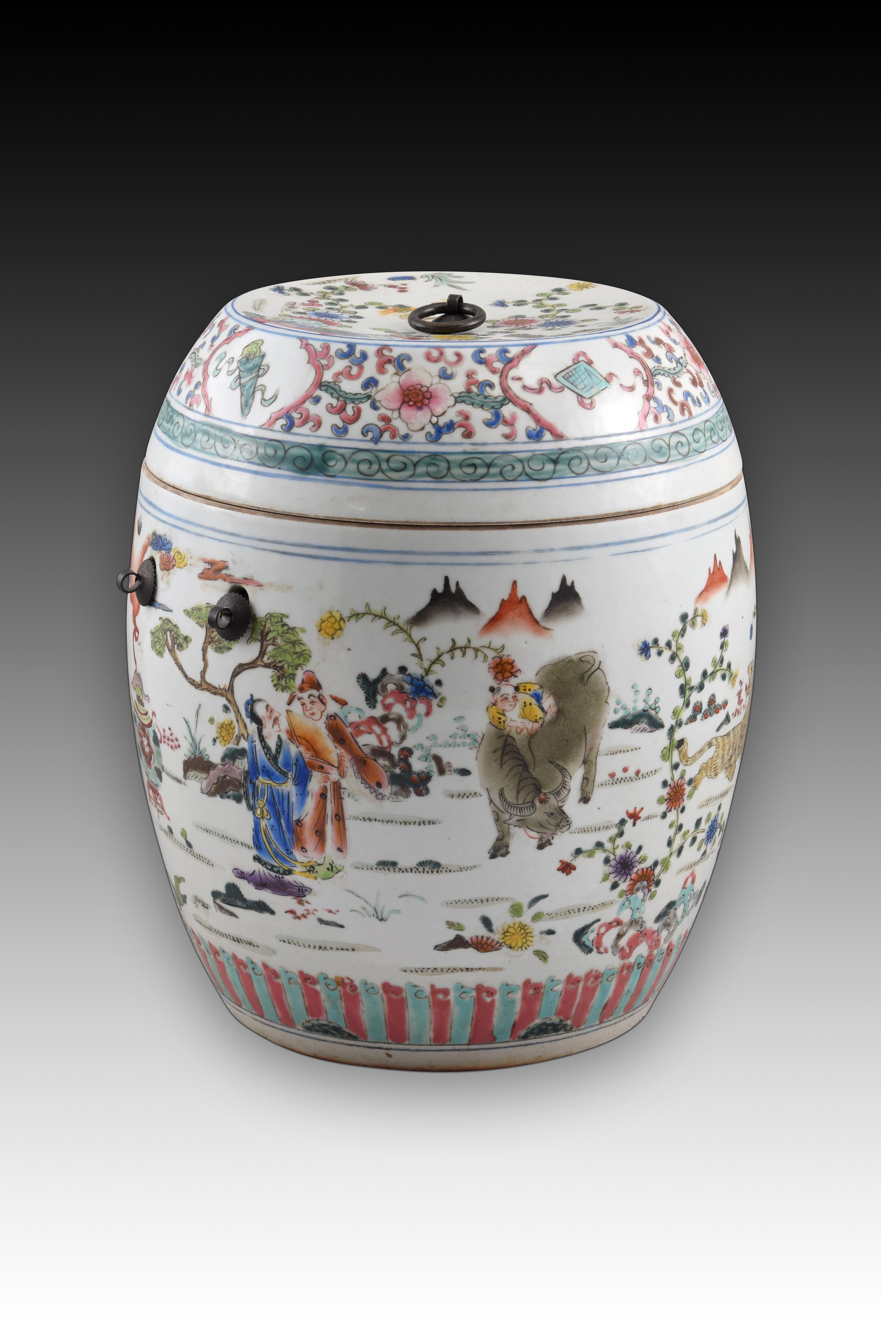 19th Century Eastern barrel-shaped container. Porcelain, metal. China 19th century.