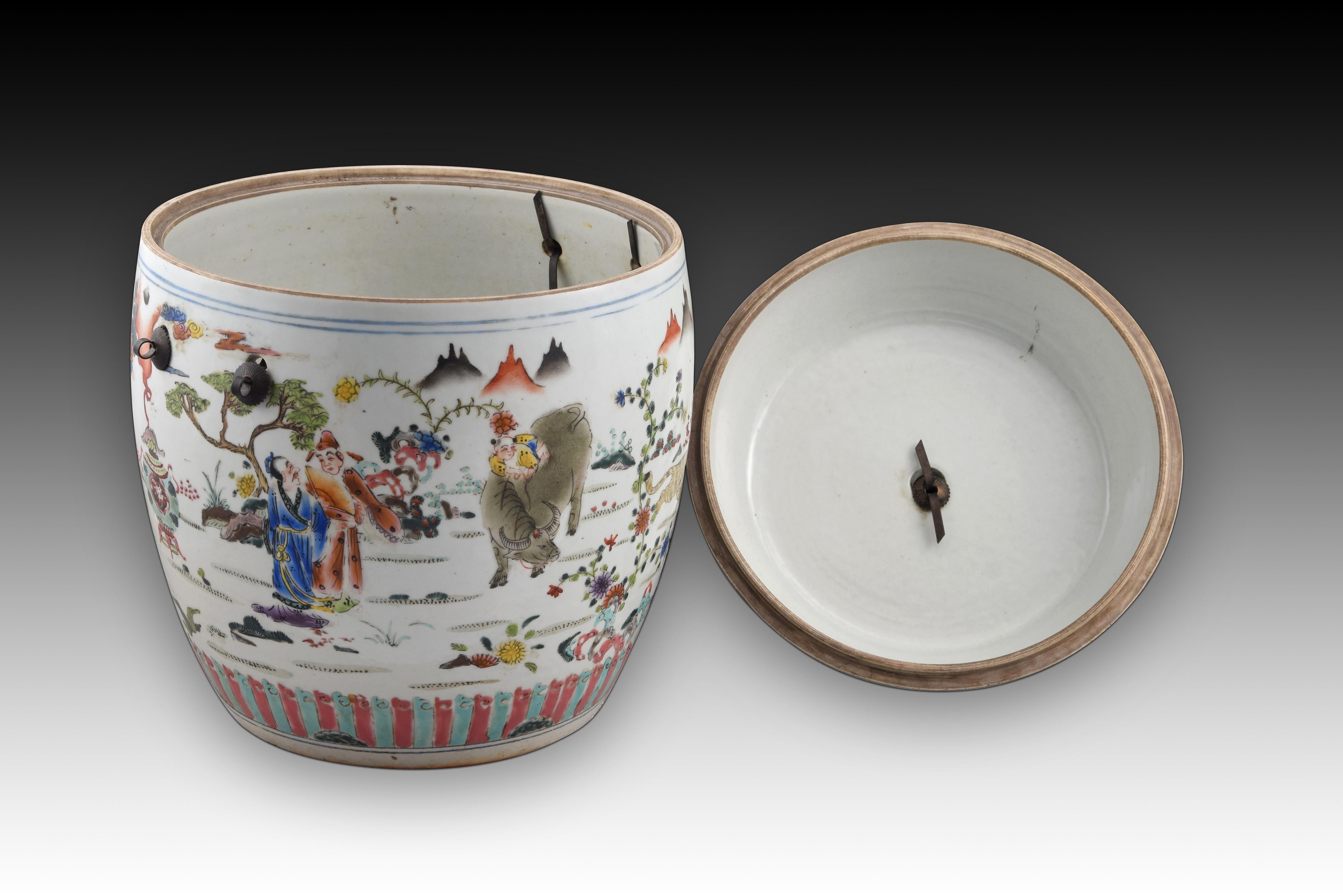 Metal Eastern barrel-shaped container. Porcelain, metal. China 19th century.